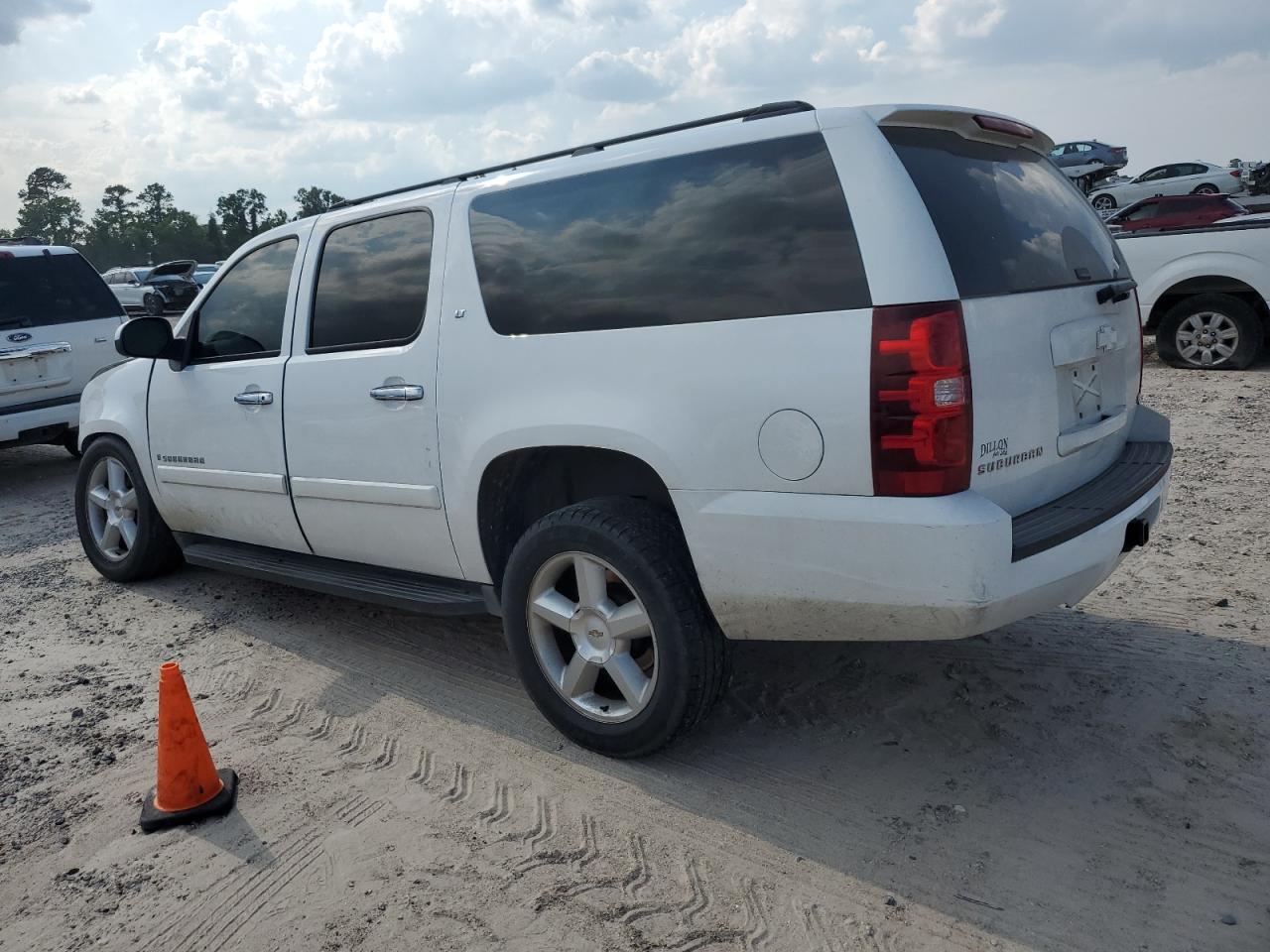 2008 Chevrolet Suburban - Image 2