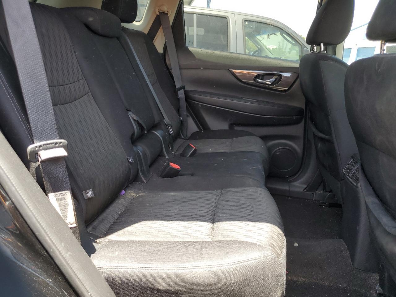 2018 Nissan Rogue - Image 10