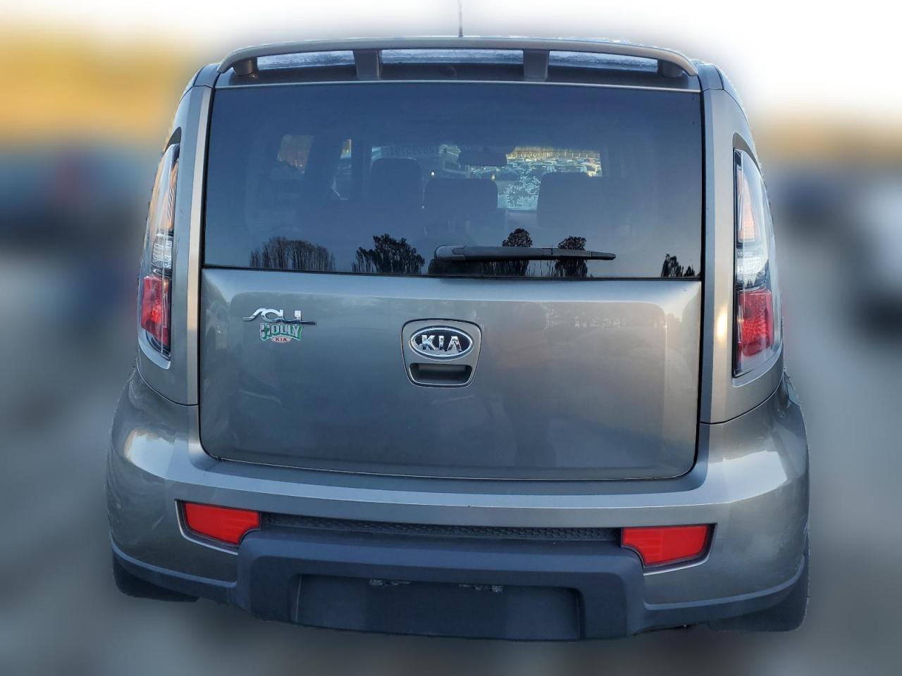 2010 Kia Soul + VIN: KNDJT2A20A7038375 Lot: 38995794