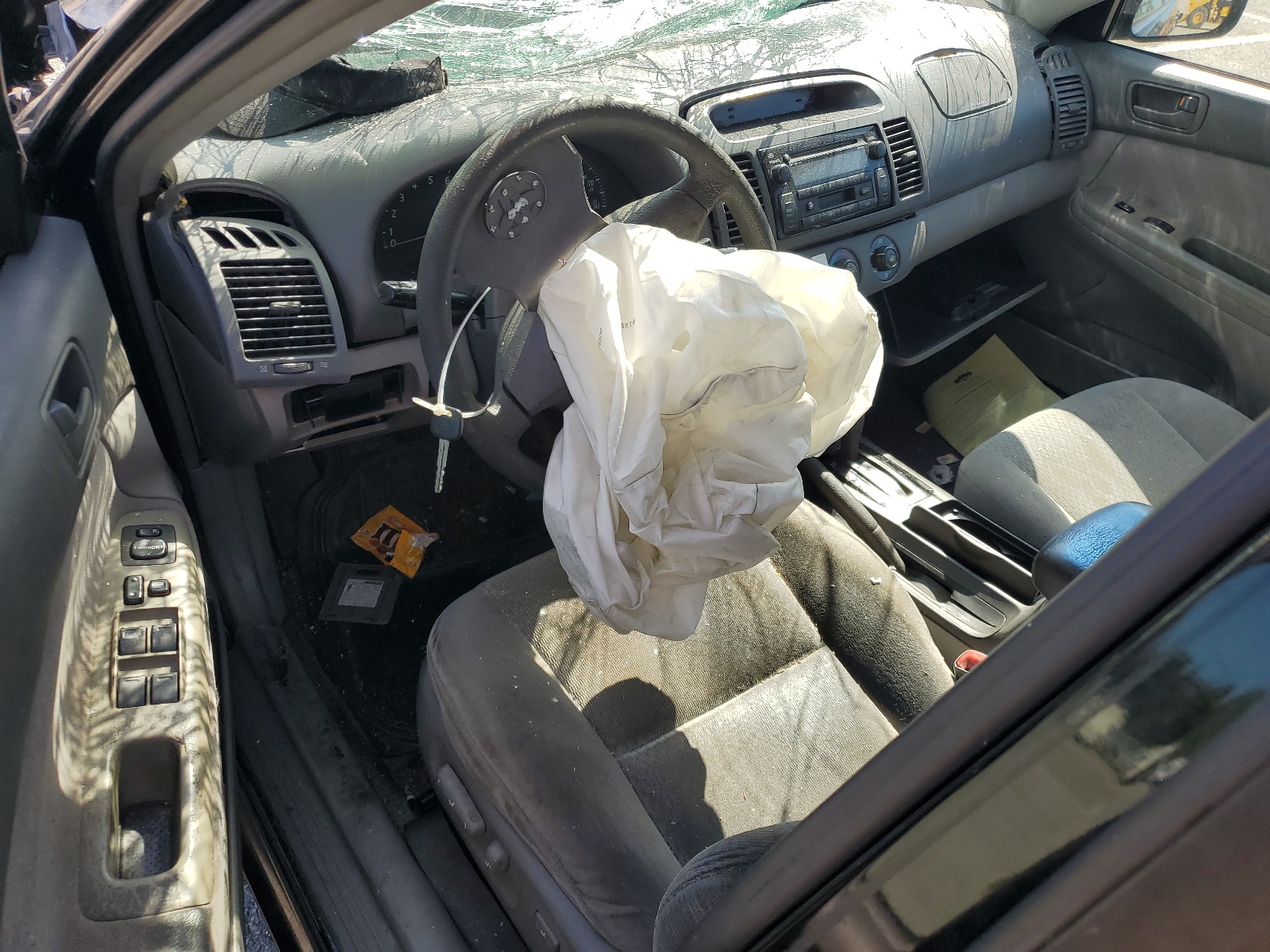 4T1BE32K04U261729 2004 Toyota Camry Le