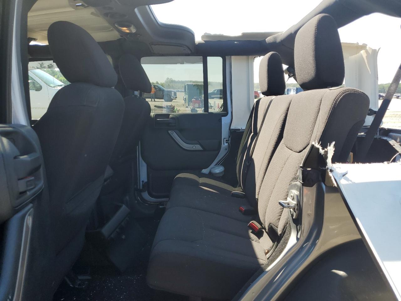 2015 Jeep Wrangler - Image 11