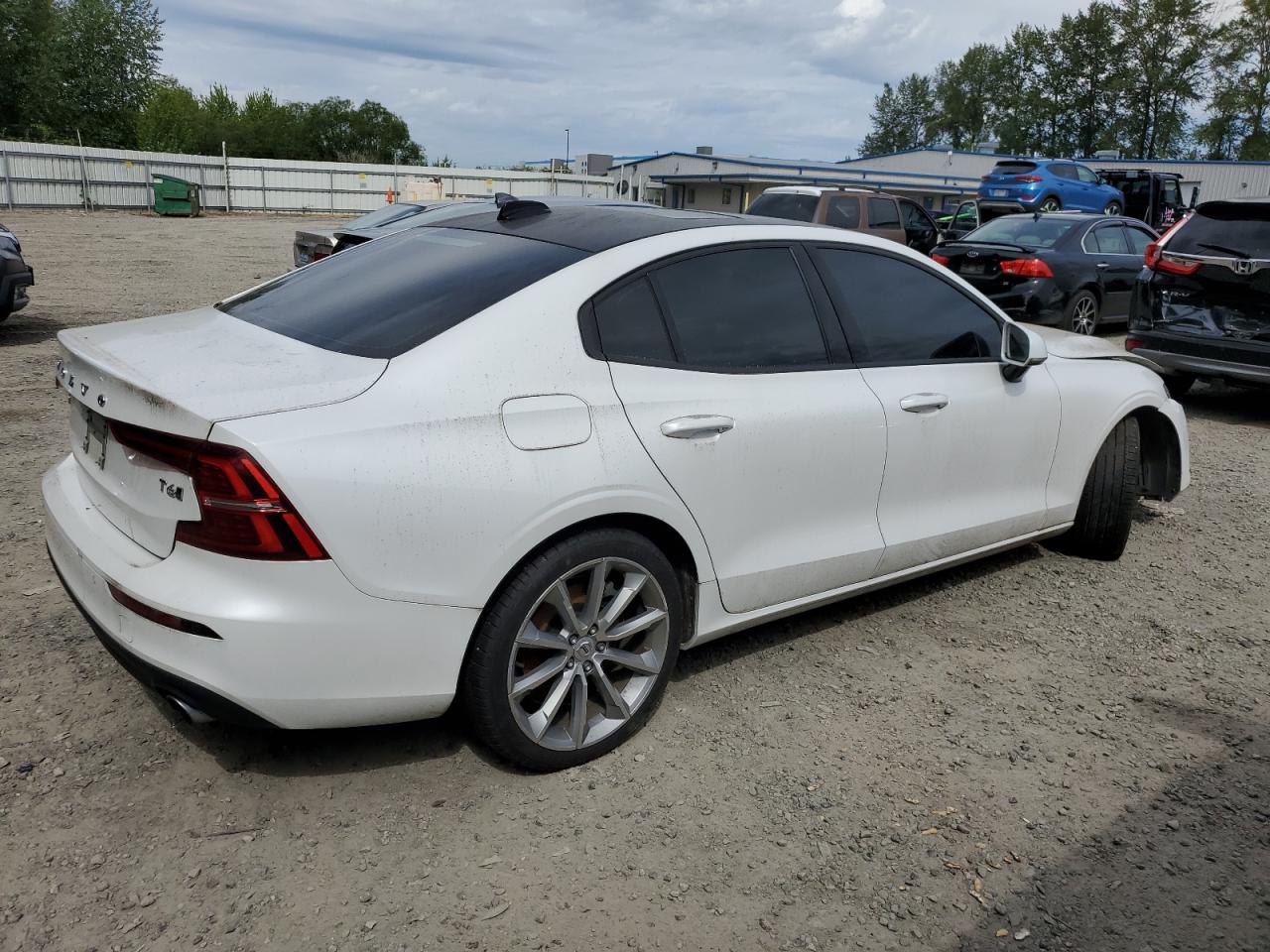 7JRA22TK7LG072785 2020 Volvo S60 T6 Momentum