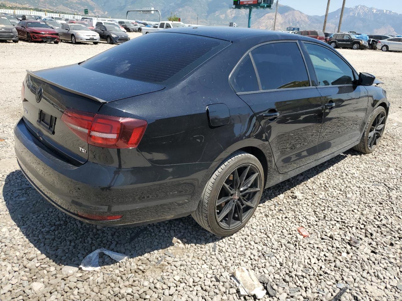 2018 Volkswagen Jetta - Image 3