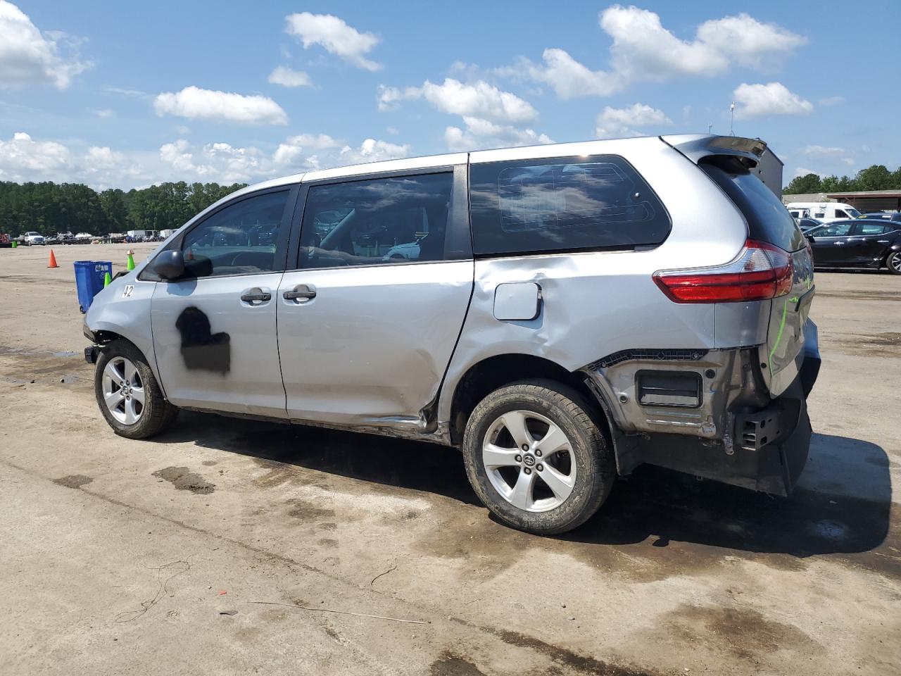 5TDZZ3DCXJS928724 2018 TOYOTA SIENNA - Image 2