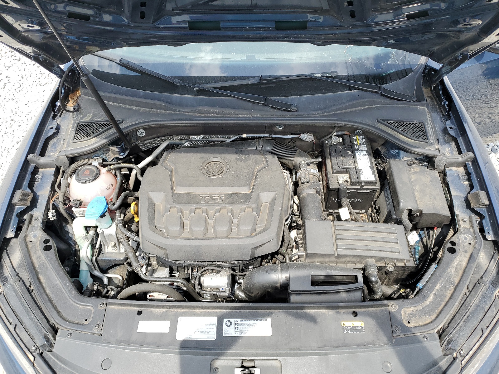 1VWLA7A33KC012332 2019 Volkswagen Passat Wolfsburg