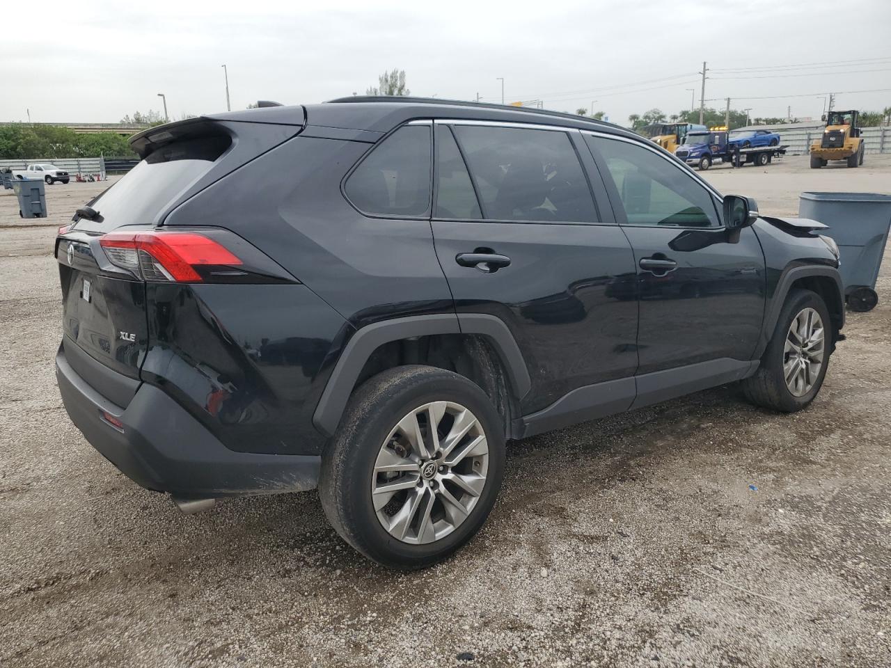 2023 Toyota RAV 4 - Image 3
