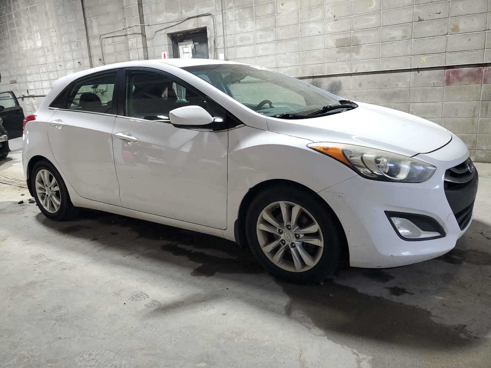 2013 Hyundai Elantra Gt vin: KMHD35LE1DU085440