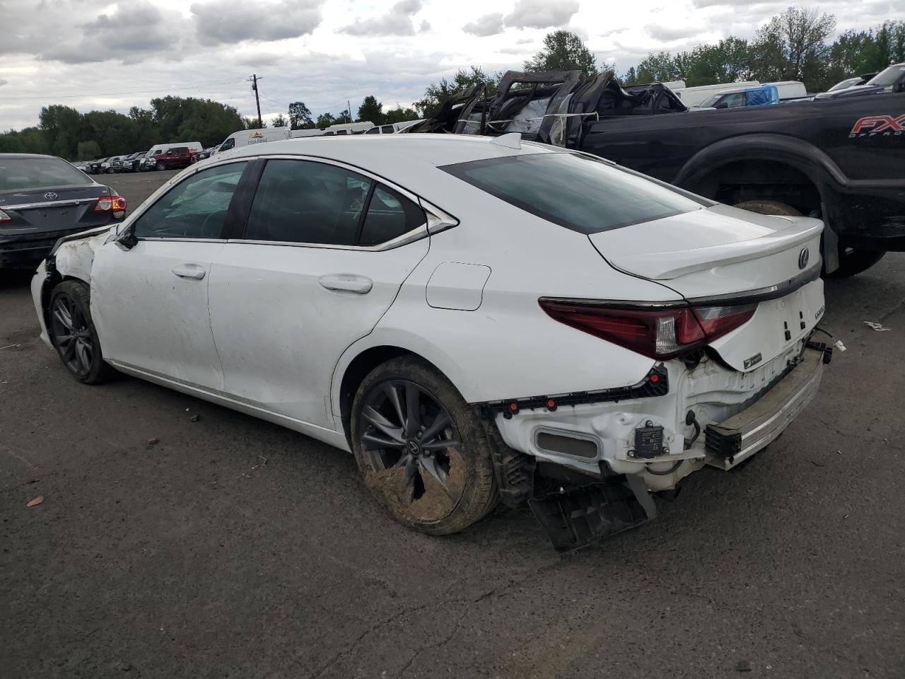 58ABZ1B14KU007981 2019 LEXUS ES - Image 2