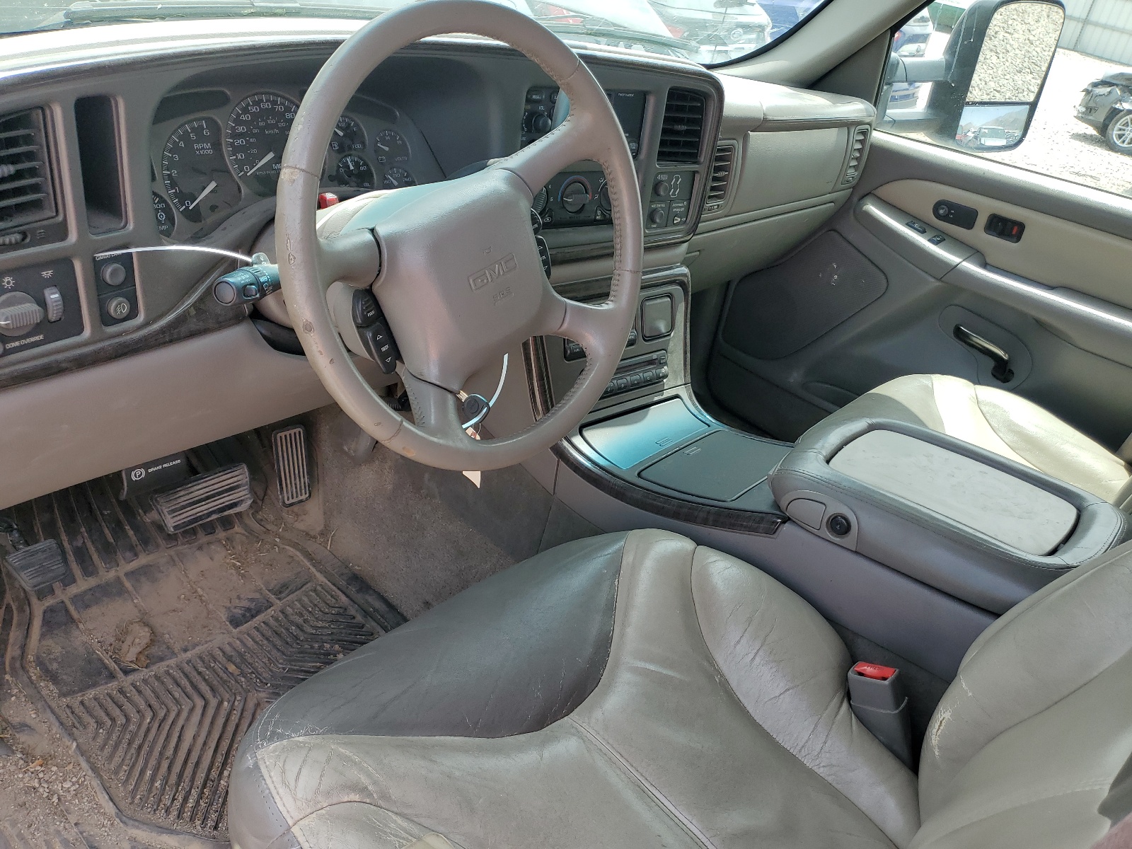 2GTFK69U921359903 2002 GMC Sierra K1500 Denali