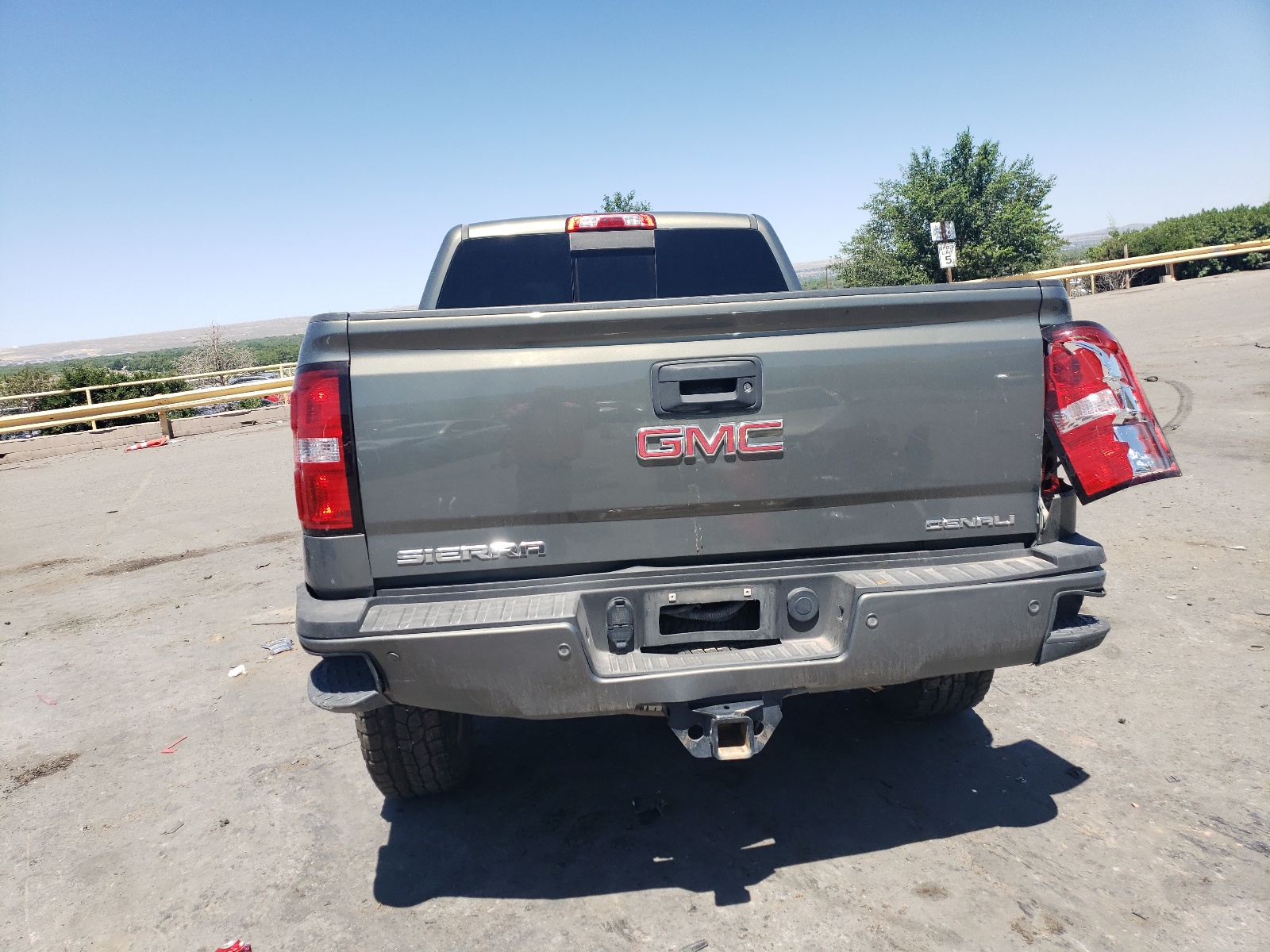 1GT12UEY4HF204734 2017 GMC Sierra K2500 Denali