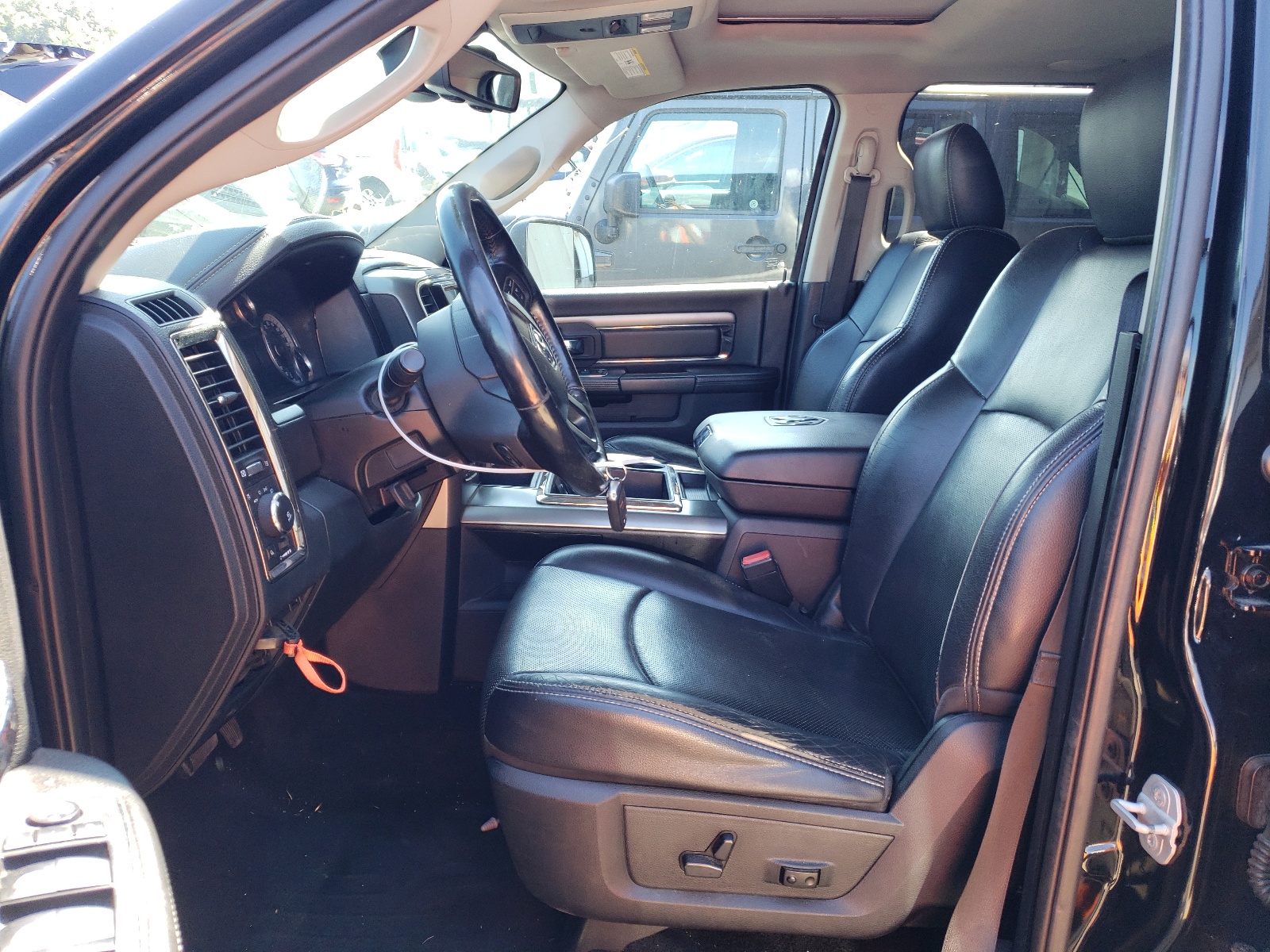 1C6RR7UT9FS544124 2015 Ram 1500 Sport