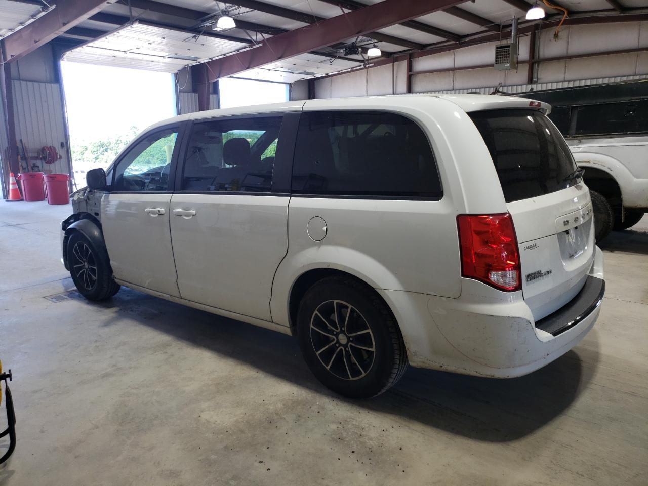 2014 Dodge Caravan - Image 2