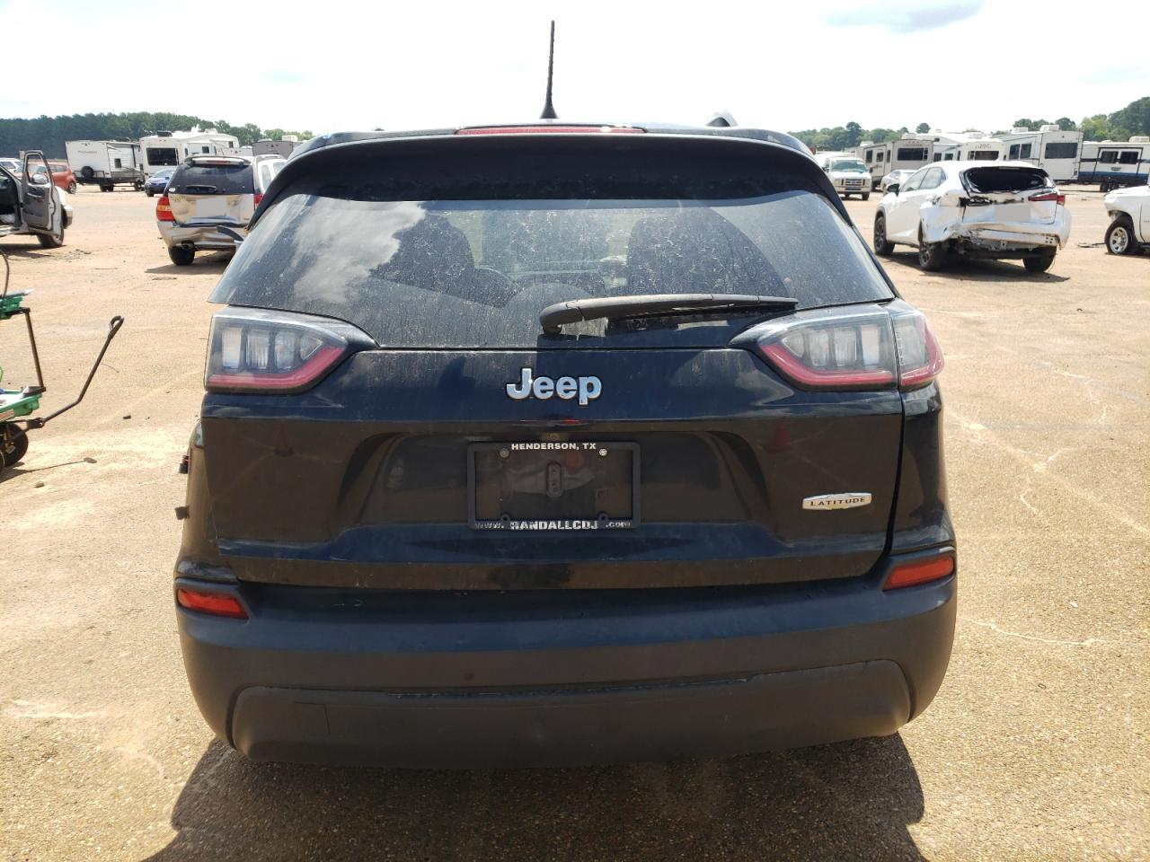 1C4PJLCB1KD220978 2019 Jeep Cherokee Latitude