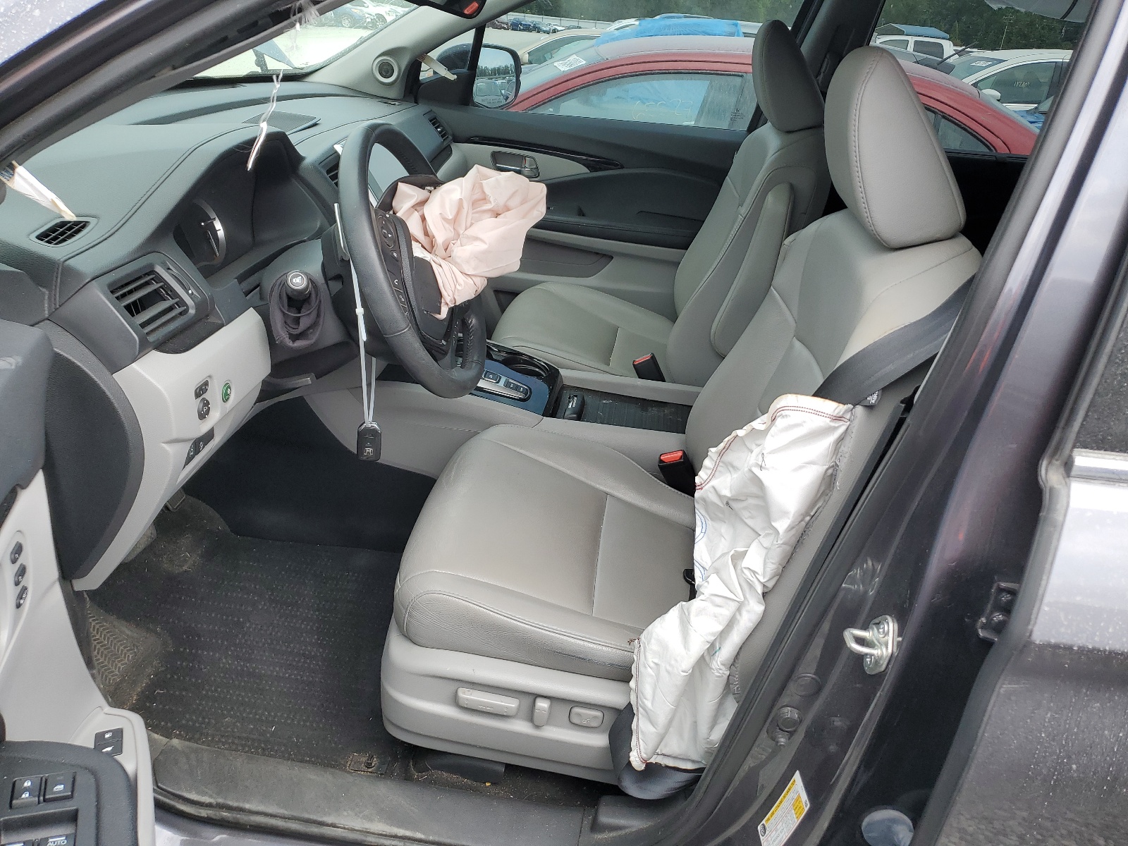 5FNYF5H95JB005263 2018 Honda Pilot Touring