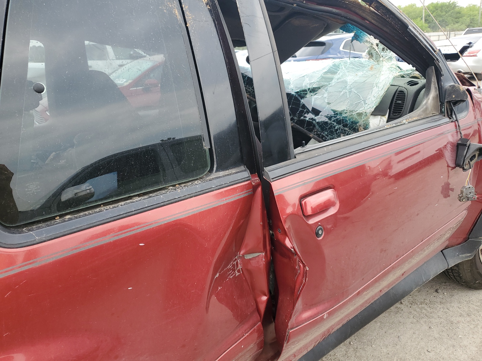 1FMYU70X5YUB00351 2000 Ford Explorer Sport