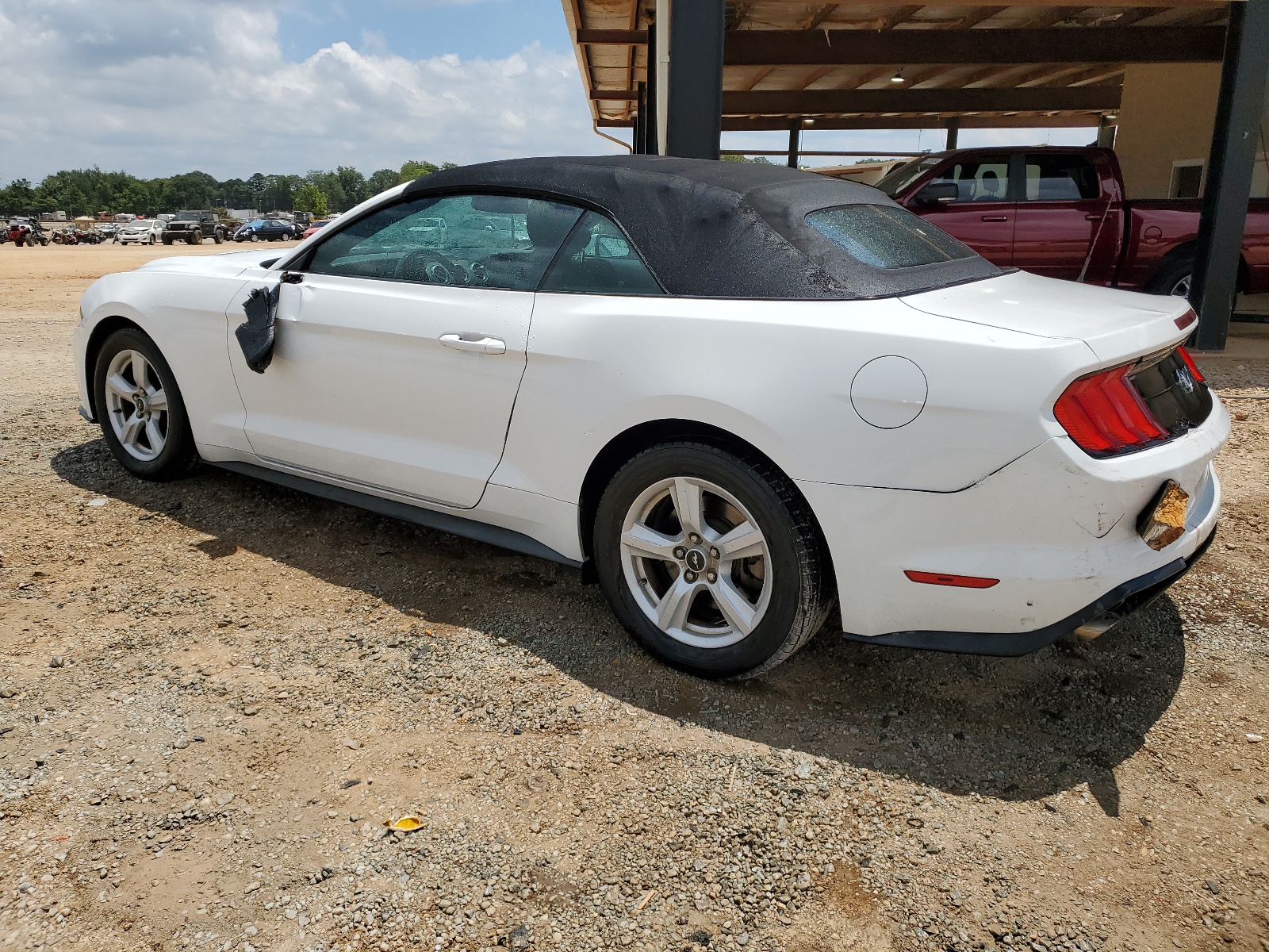 2018 Ford Mustang vin: 1FATP8UH9J5121384