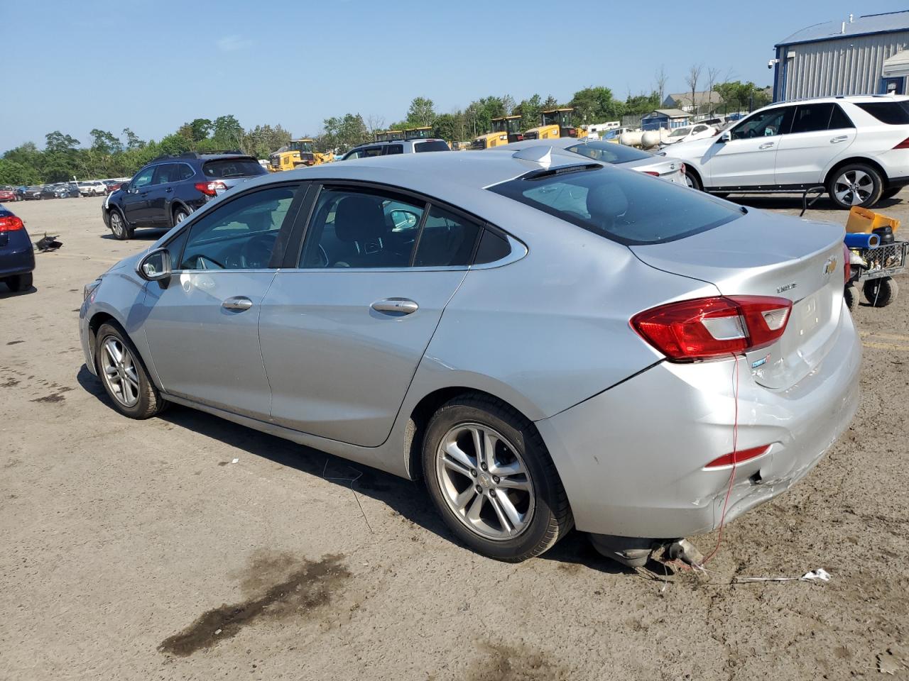 2018 Chevrolet Cruze - Image 2