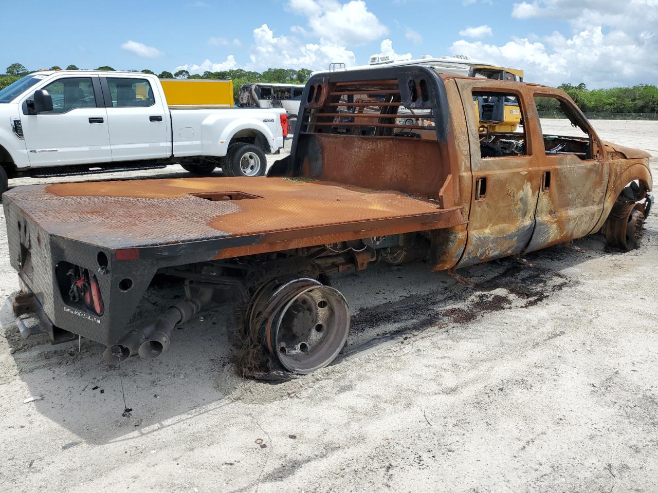 2016 Ford F450 - Image 4