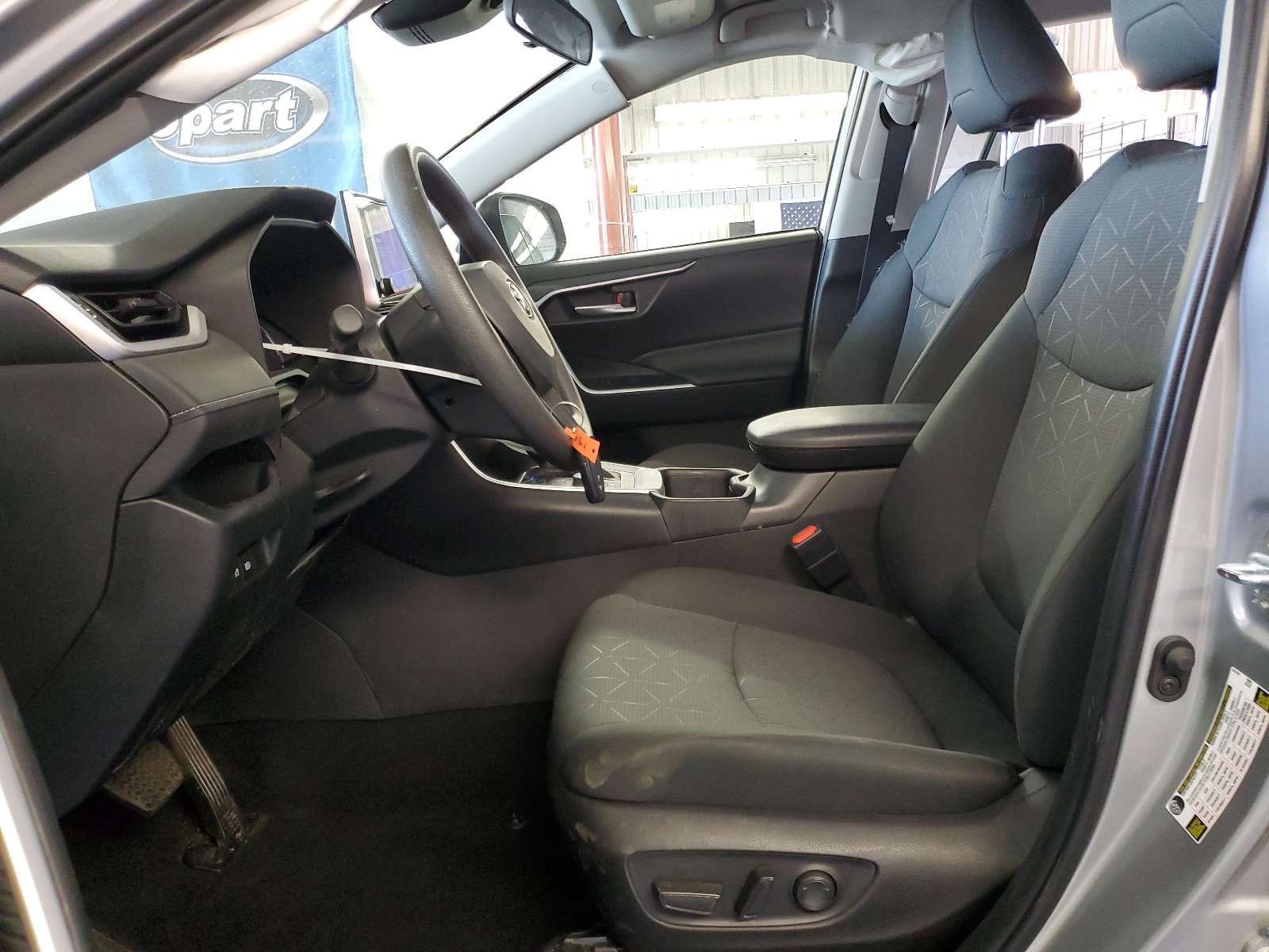 2T3RWRFV9RW194260 2024 Toyota Rav4 Xle