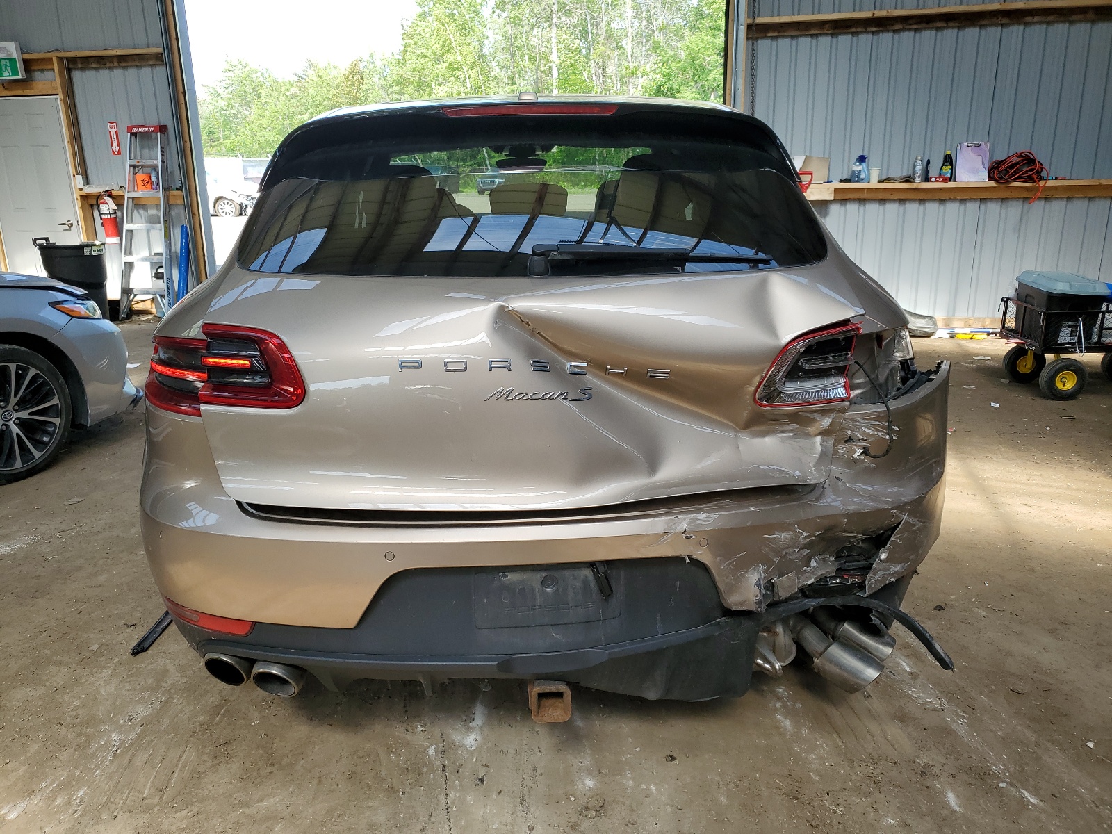 WP1AB2A54GLB40810 2016 Porsche Macan S