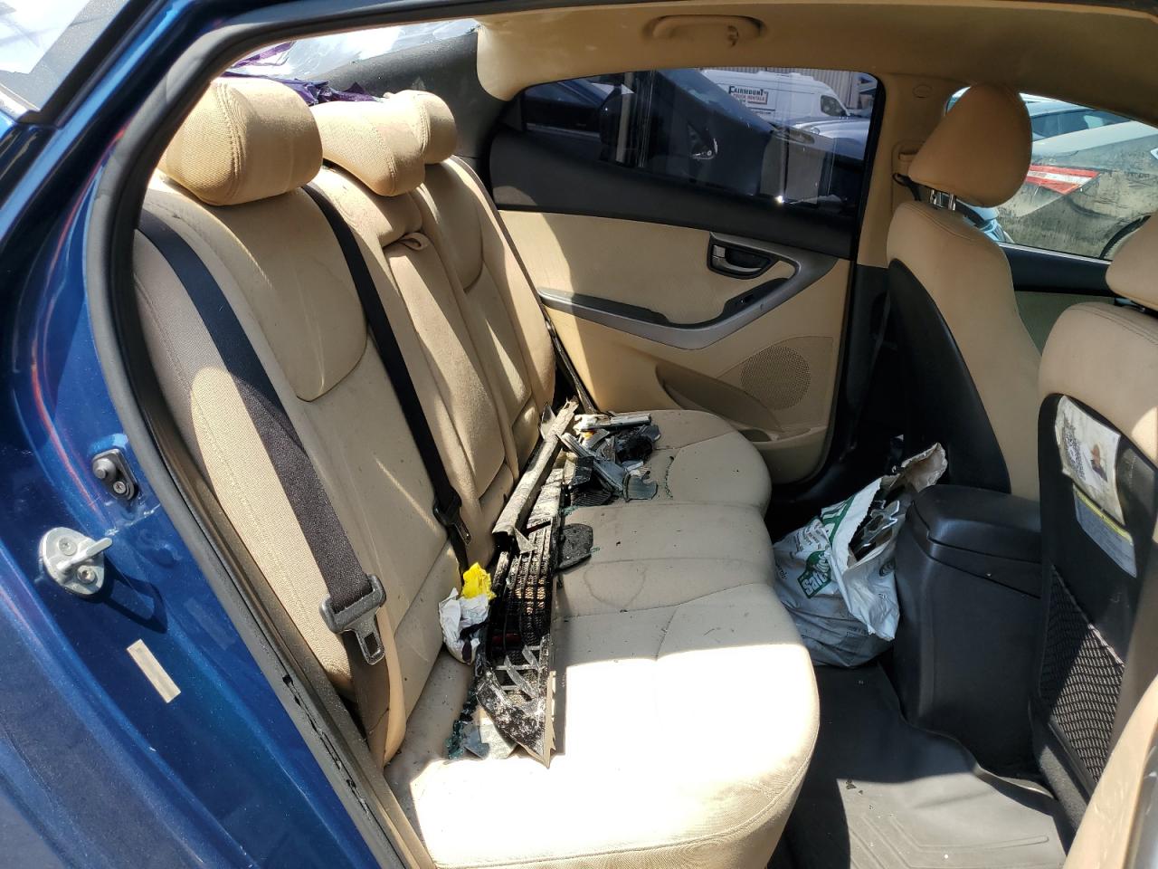 2013 Hyundai Elantra - Image 10