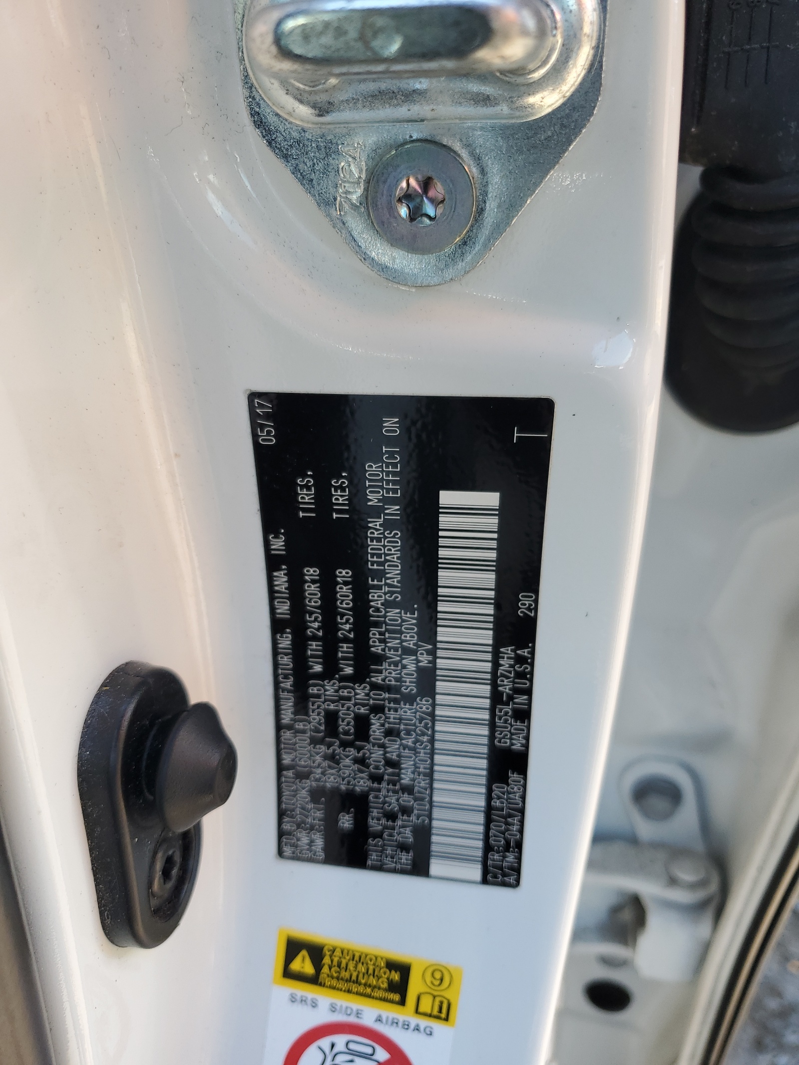 5TDJZRFH0HS425786 2017 Toyota Highlander Se