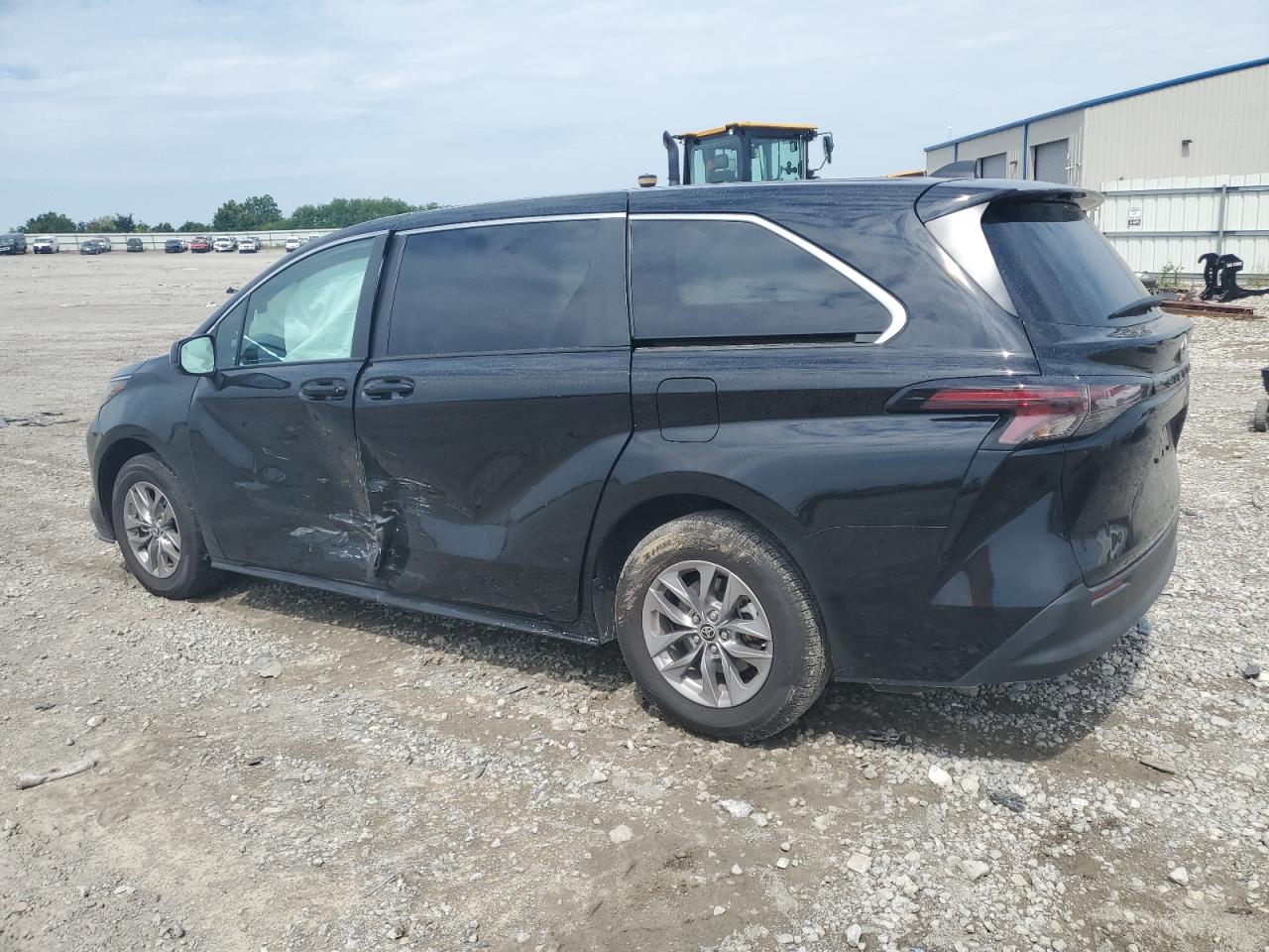 5TDKRKEC4PS162962 2023 TOYOTA SIENNA - Image 2