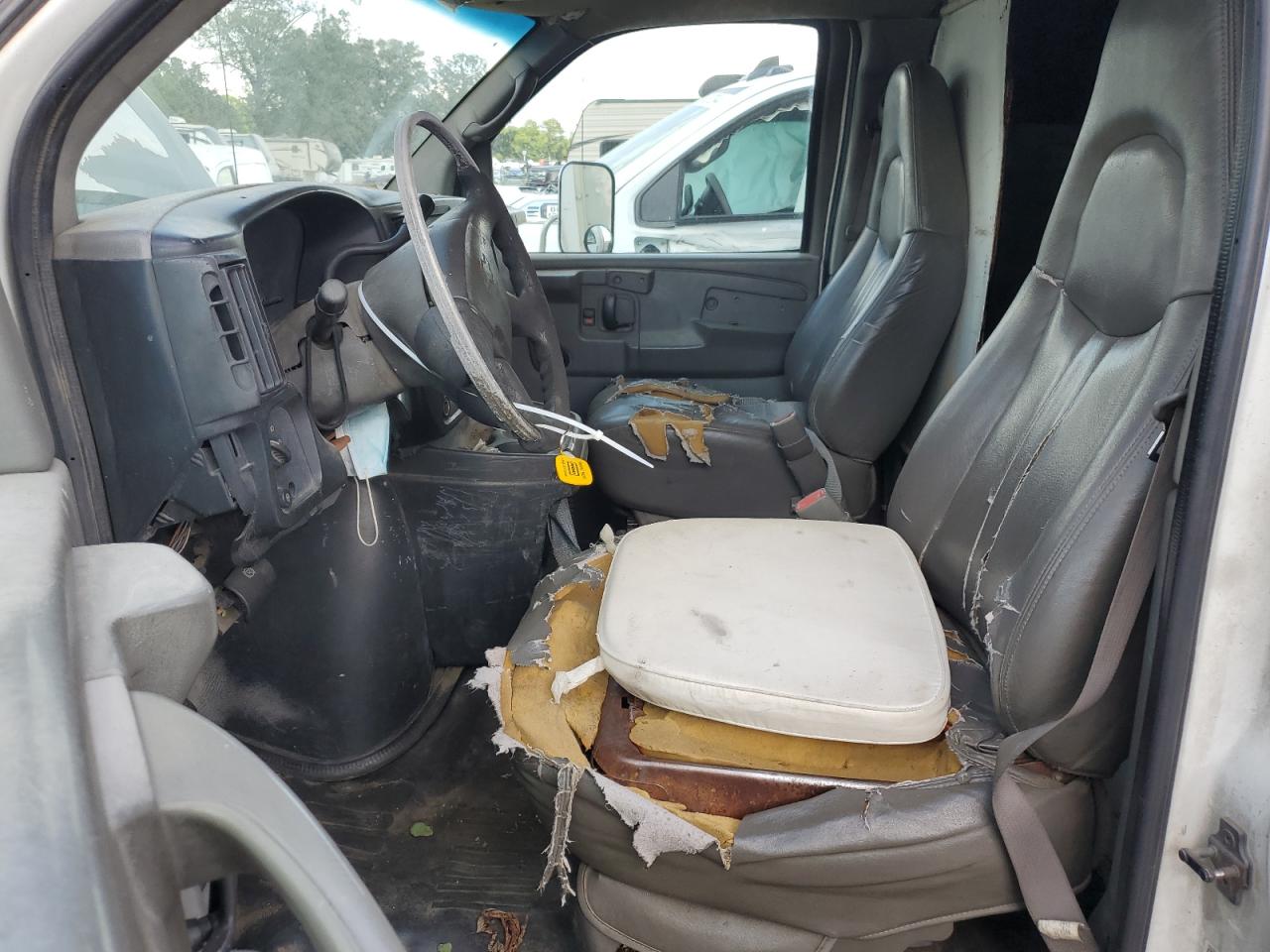 2004 Chevrolet Express G3500 VIN: 1GBJG31UX41128172 Lot: 59519834