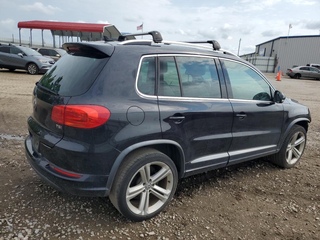 2016 Volkswagen Tiguan - Image 3