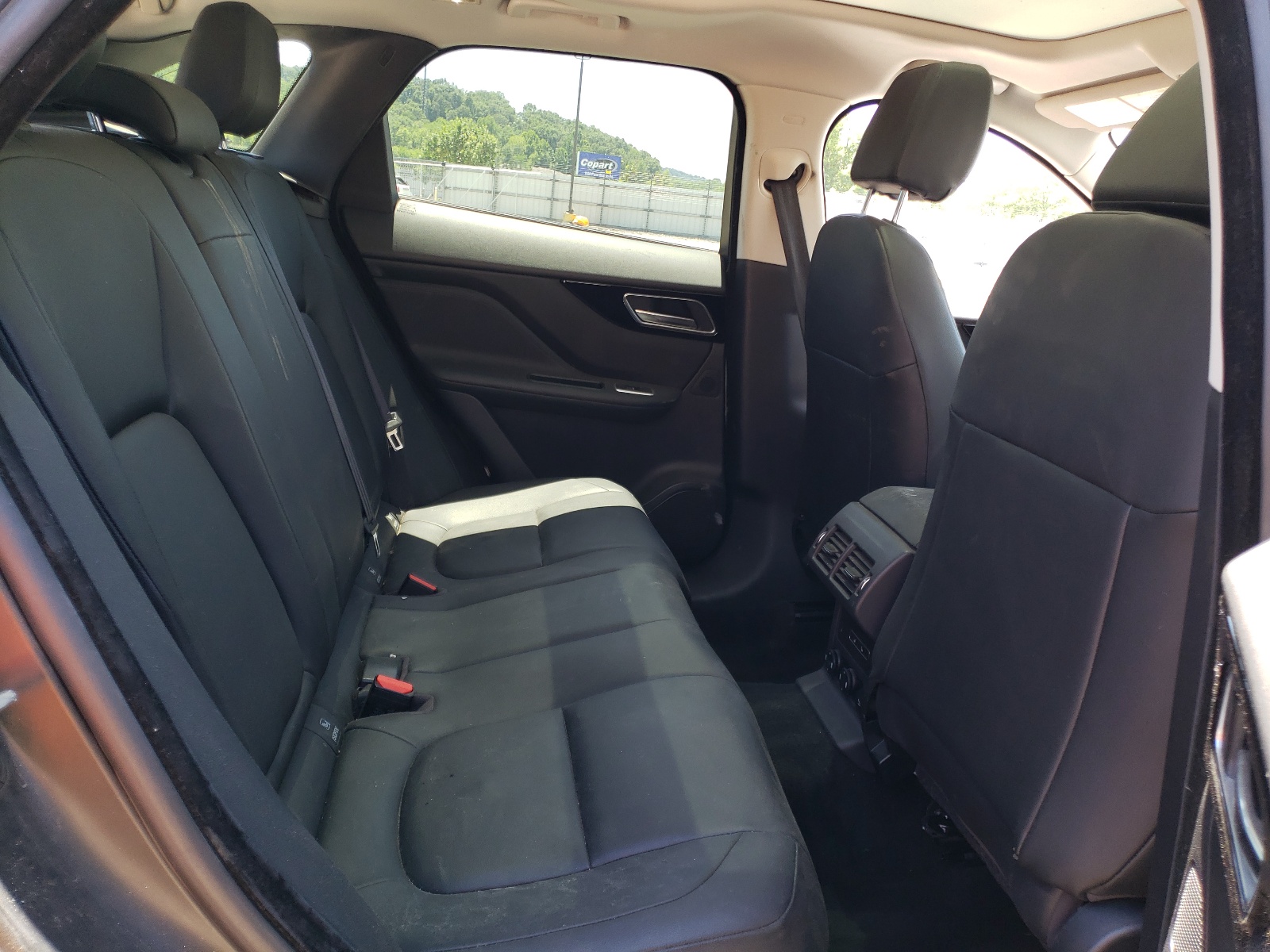 SADCJ2GX2JA295062 2018 Jaguar F-Pace Premium