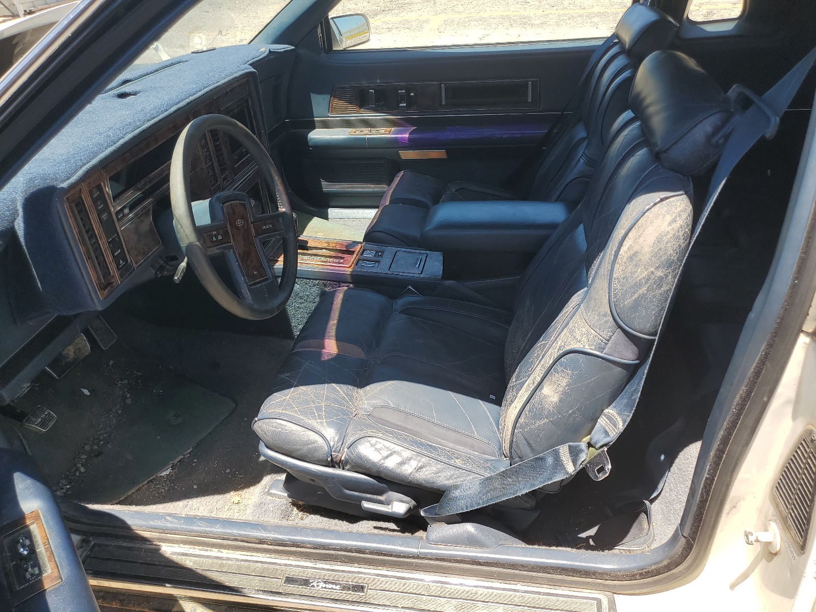 1G4EZ11C0KU403039 1989 Buick Riviera