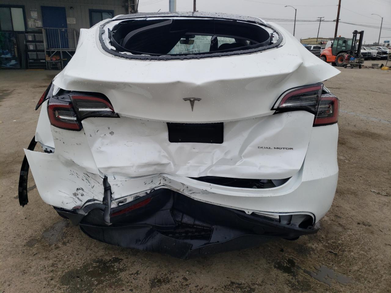 2024 Tesla Model Y VIN: 7SAYGDEE3RA223299 Lot: 58478444