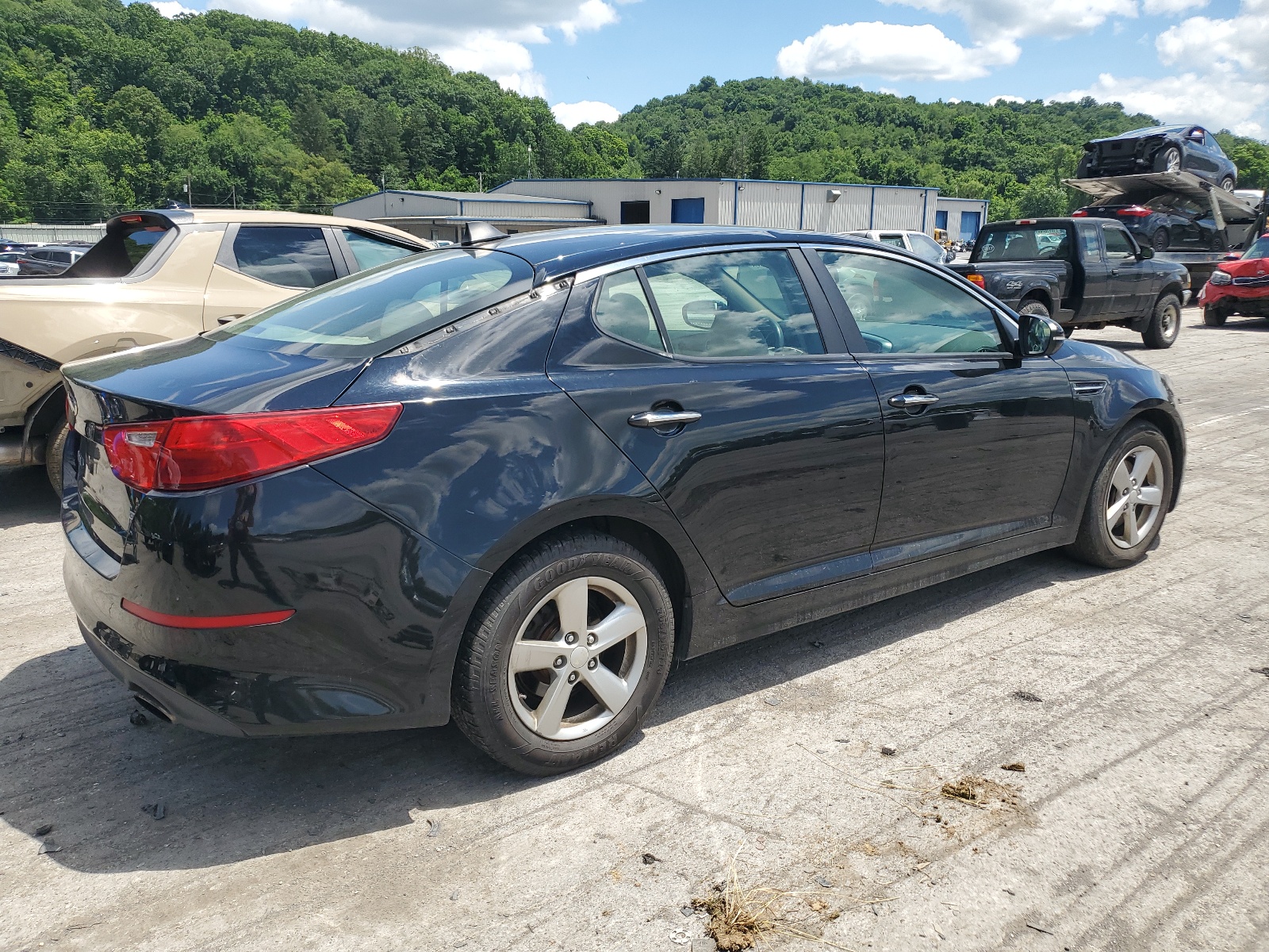 2015 Kia Optima Lx vin: 5XXGM4A78FG392013