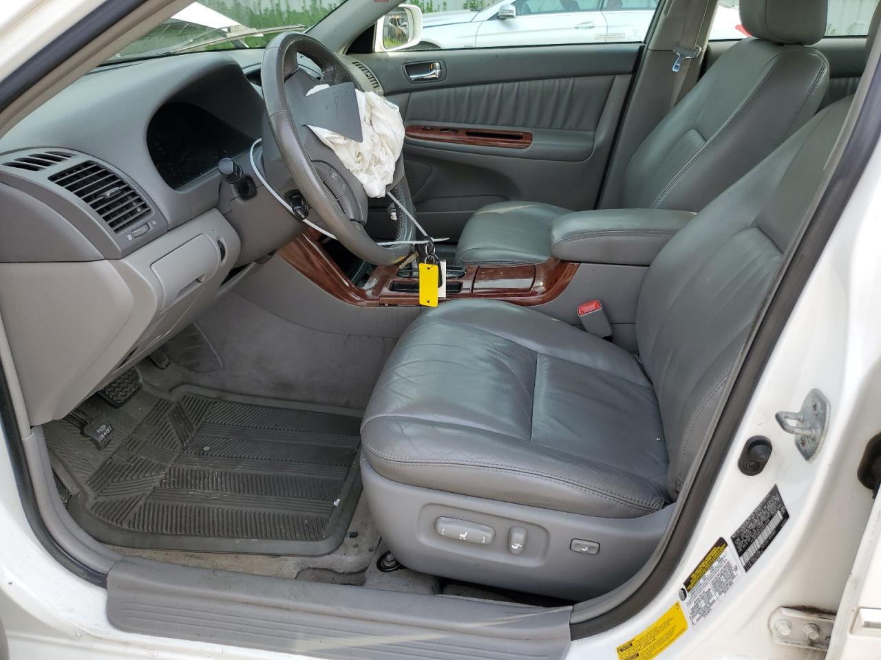 2005 Toyota Camry Le VIN: 4T1BF30K05U605299 Lot: 57001204