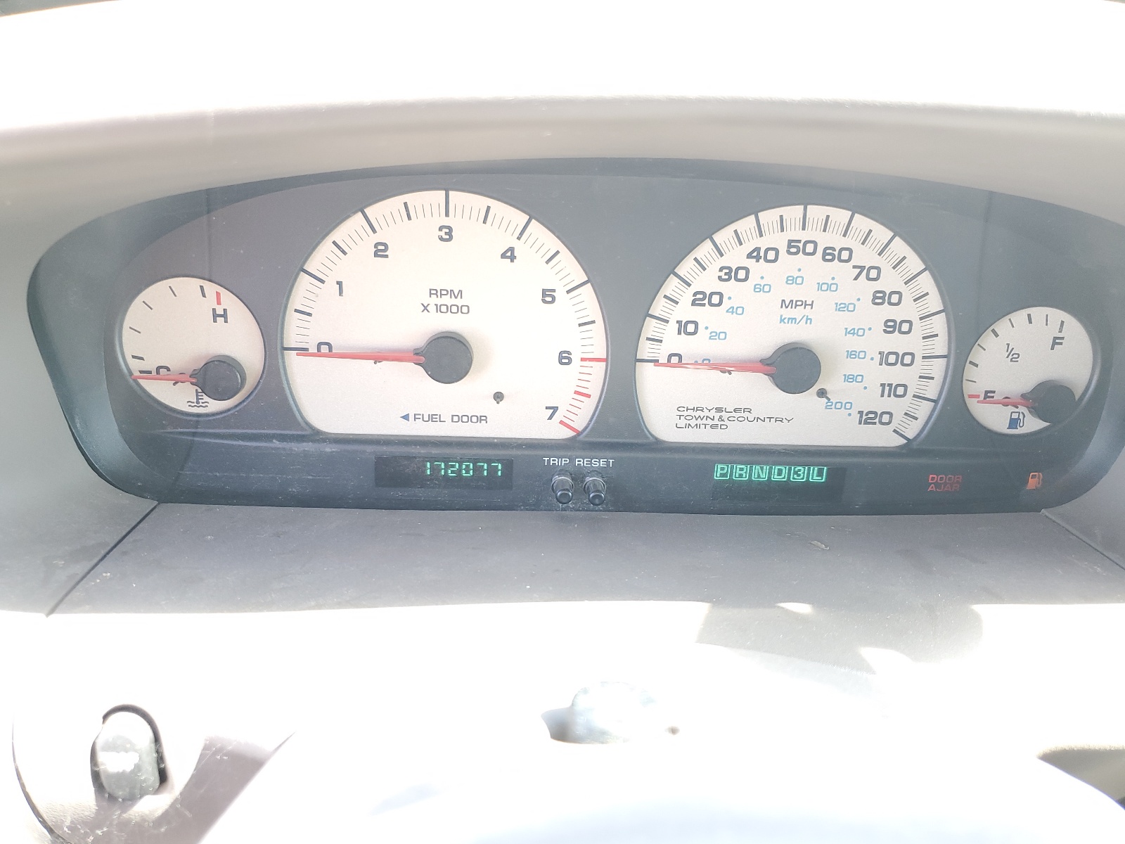 1C4GP64LXYB545639 2000 Chrysler Town & Country Limited