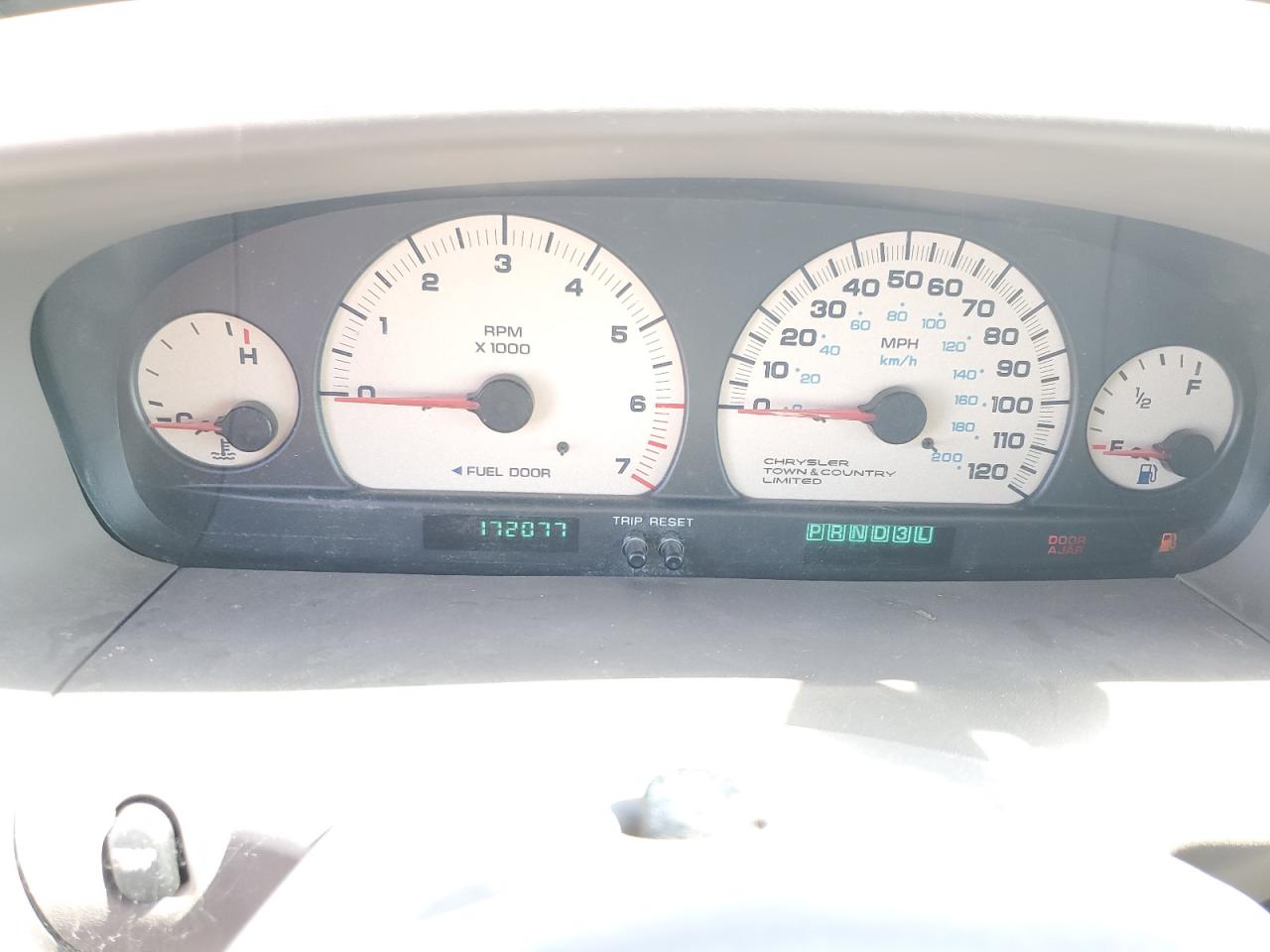 2000 Chrysler Town & Country Limited VIN: 1C4GP64LXYB545639 Lot: 58680984