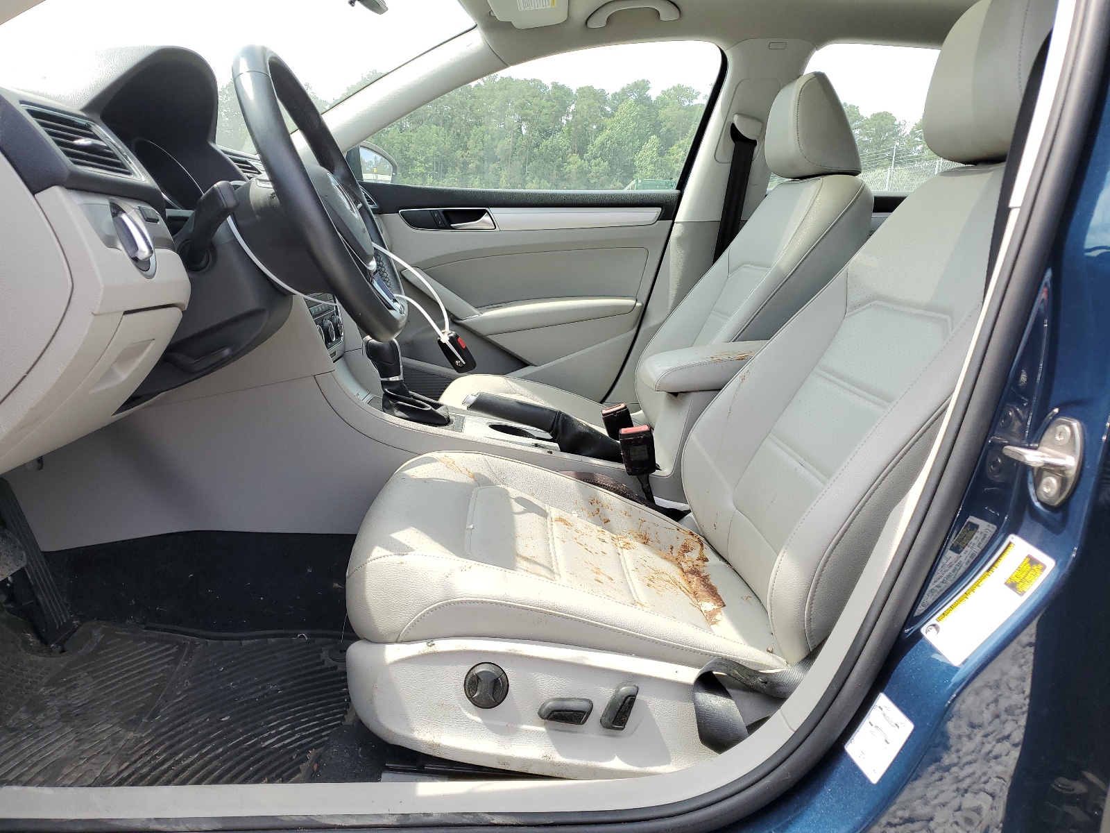 1VWLA7A33KC012332 2019 Volkswagen Passat Wolfsburg