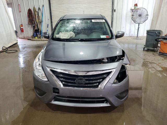  NISSAN VERSA 2018 Szary