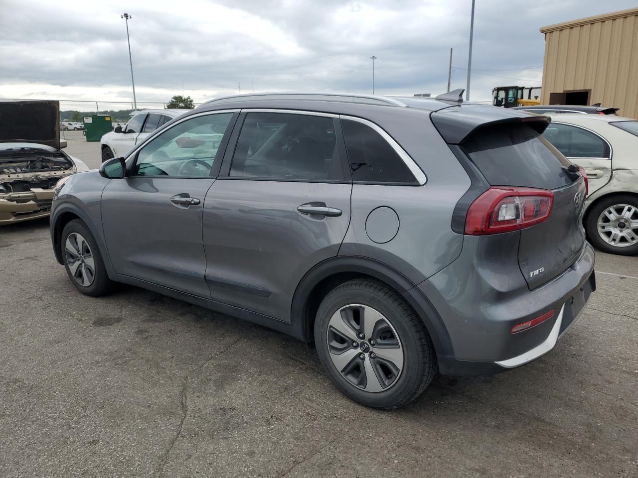 KNDCB3LC2J5119798 2018 KIA NIRO - Image 2