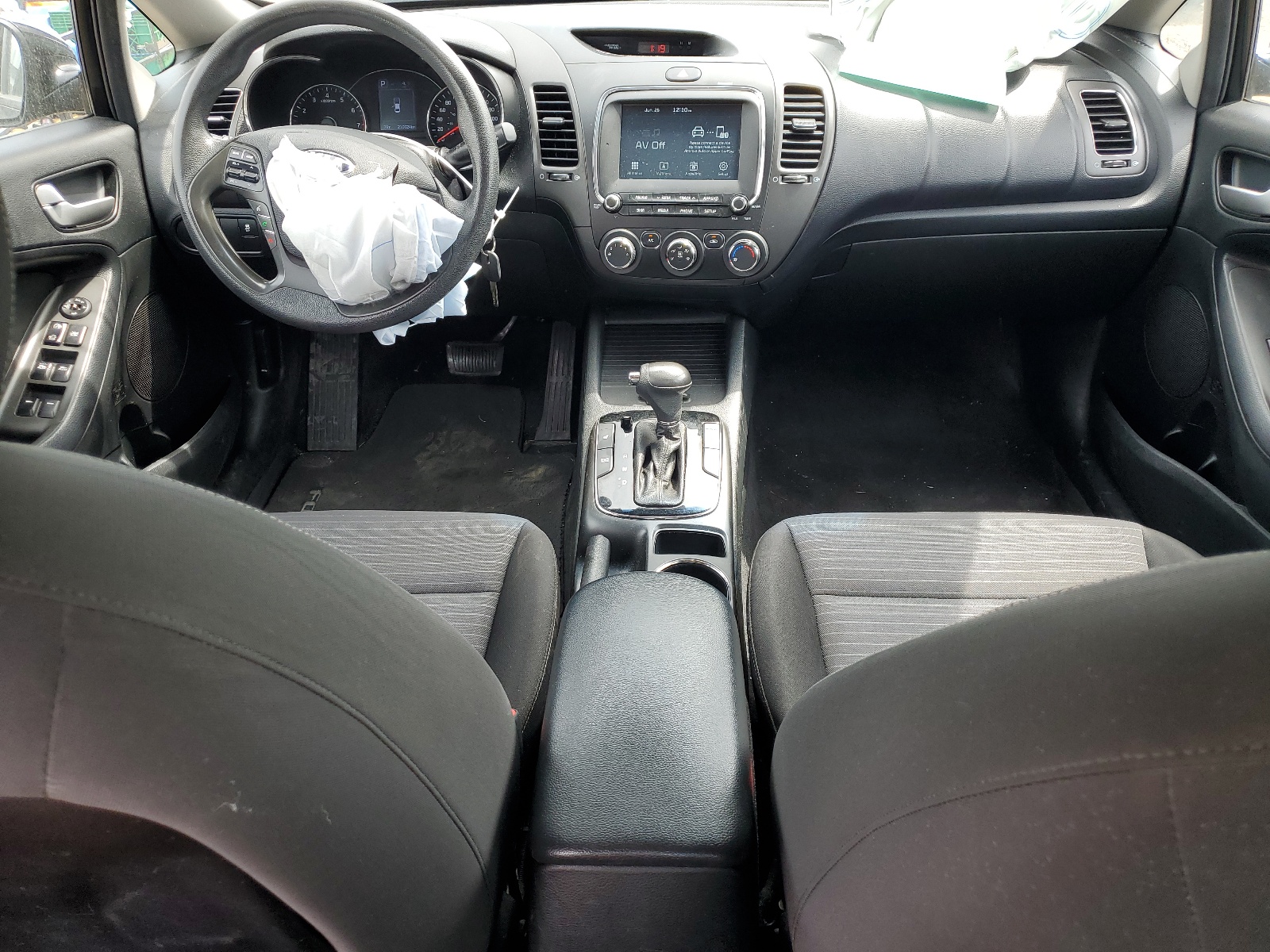 3KPFL4A7XJE261908 2018 Kia Forte Lx