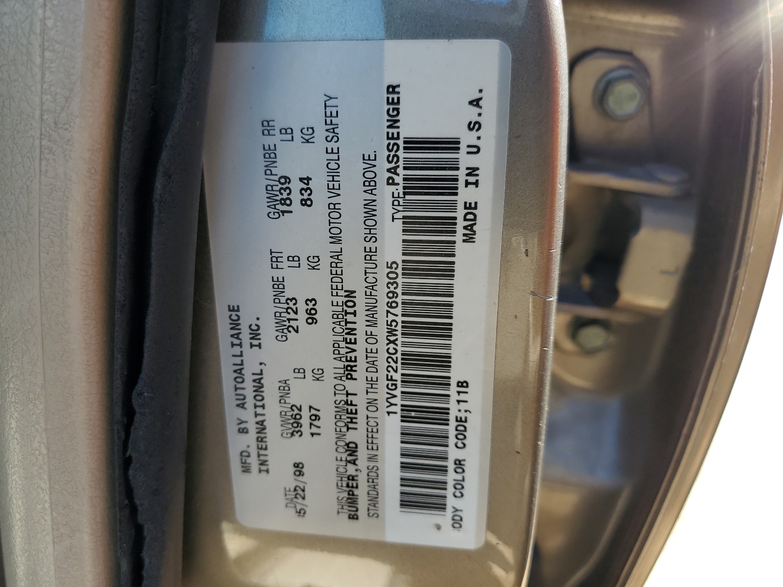 1YVGF22CXW5769305 1998 Mazda 626 Dx