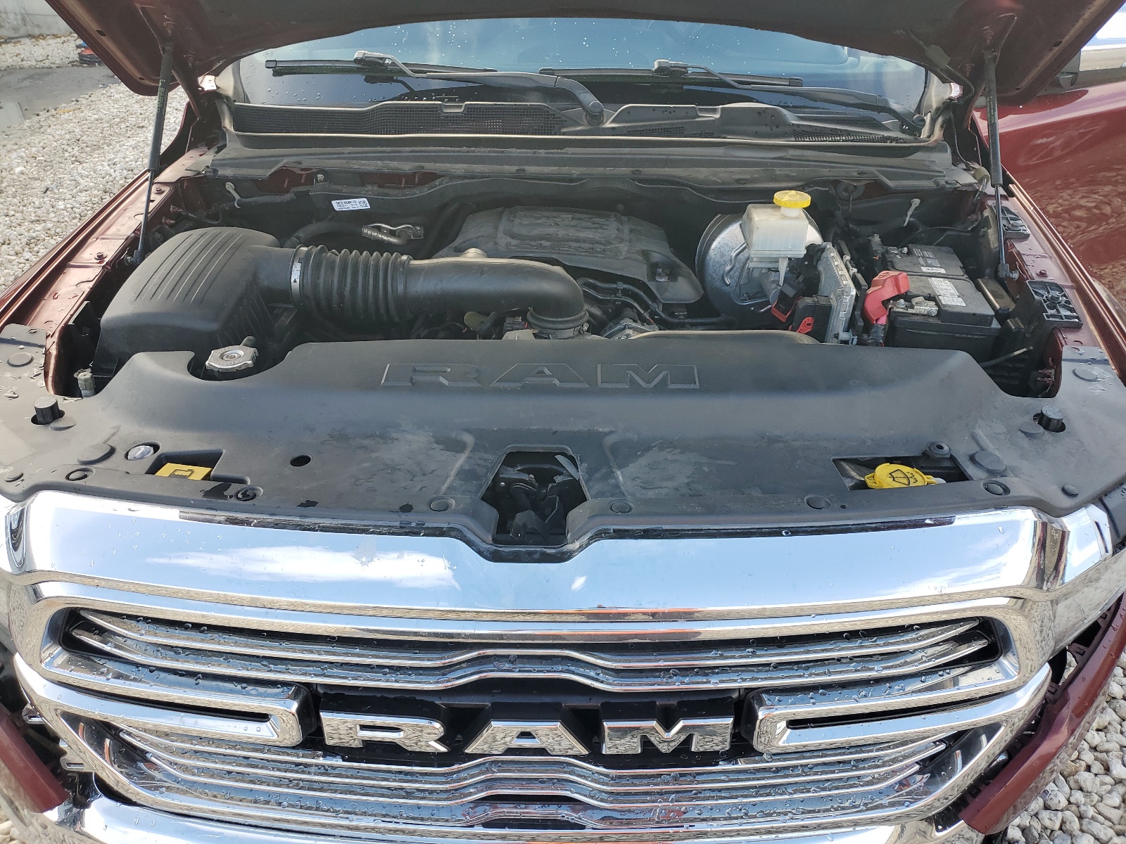 2019 Ram 1500 Laramie vin: 1C6RRERT2KN800674