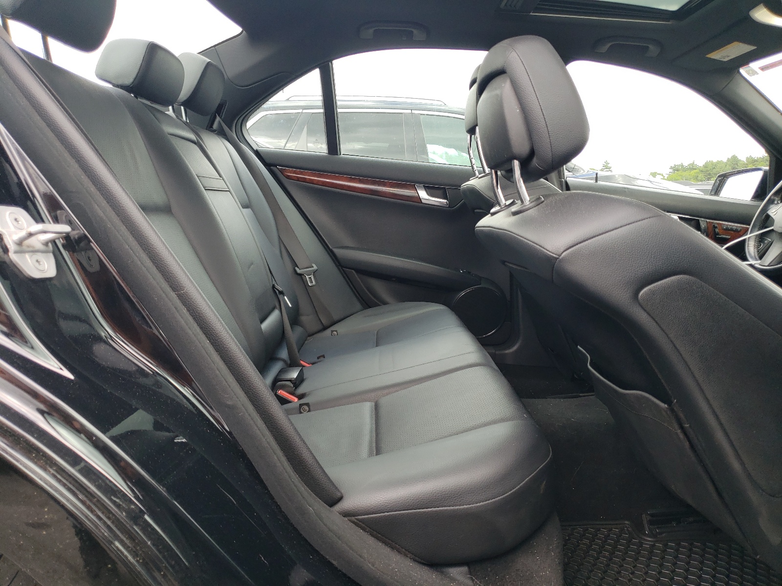 WDDGF8BB1BF647555 2011 Mercedes-Benz C 300 4Matic