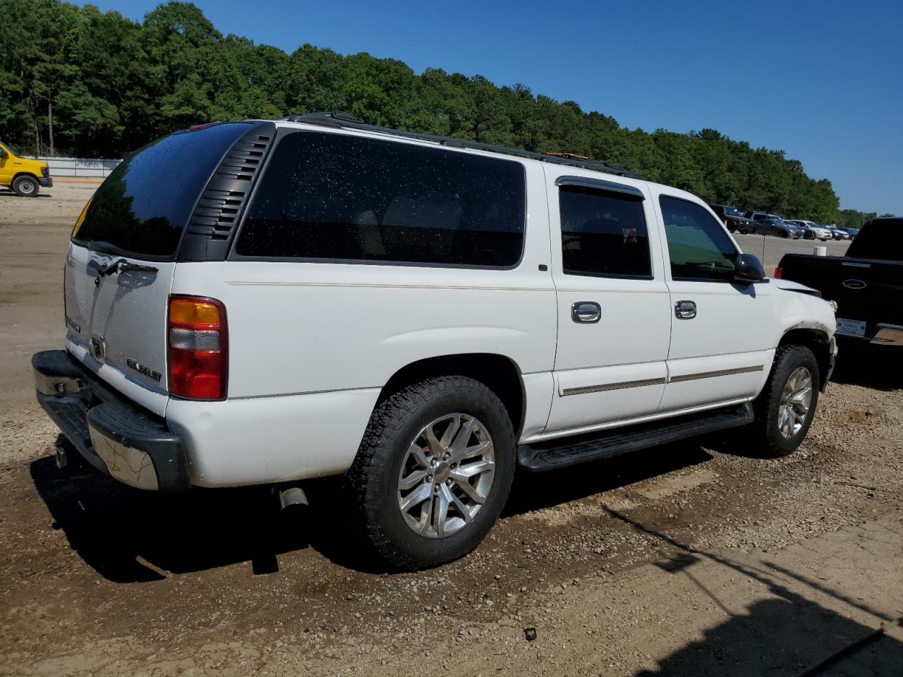 2003 Chevrolet Suburban - Image 3