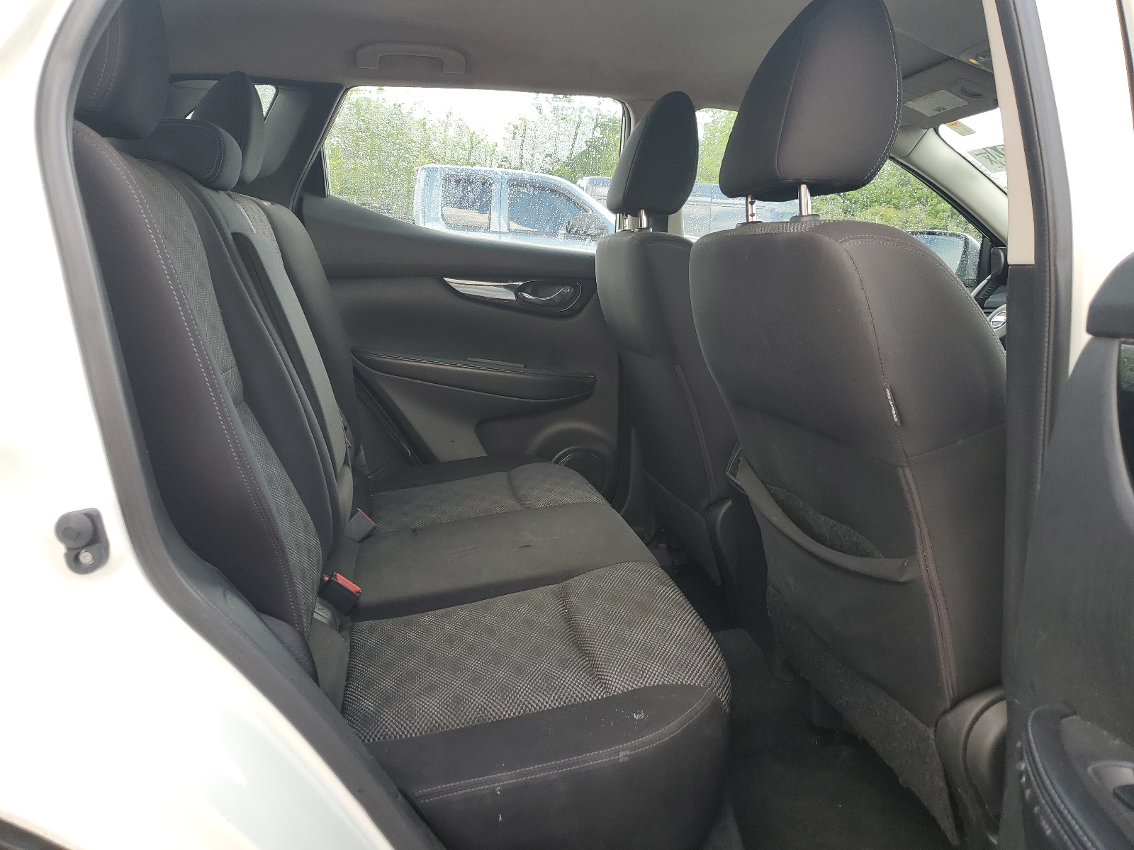 JN1BJ1CP8HW029990 2017 Nissan Rogue Sport S