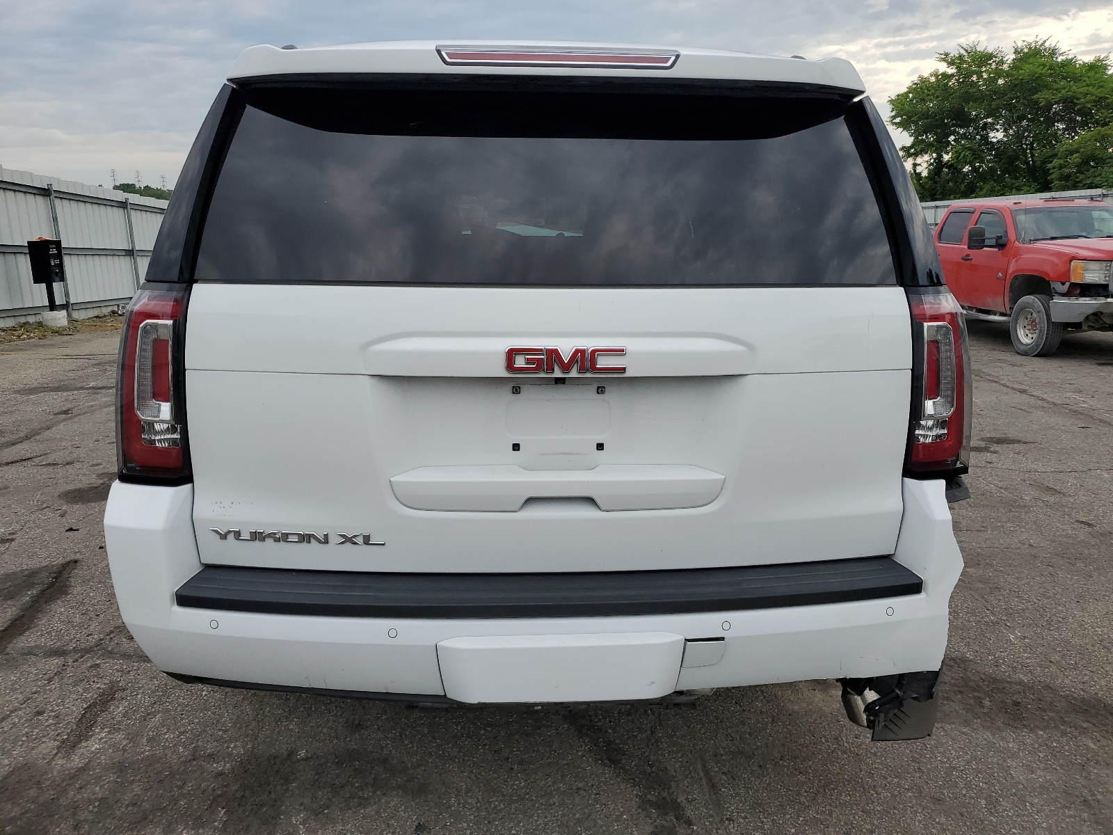 1GKS2GKC2HR134782 2017 GMC Yukon Xl K1500 Slt