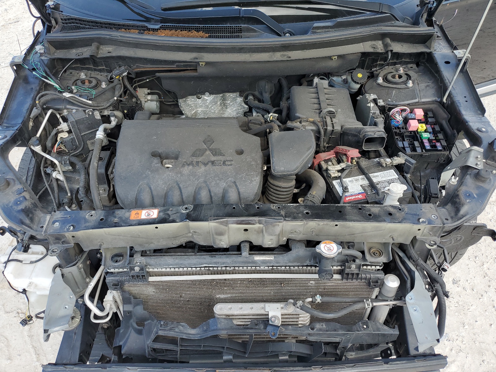 JA4AZ3A3XKJ001068 2019 Mitsubishi Outlander Se