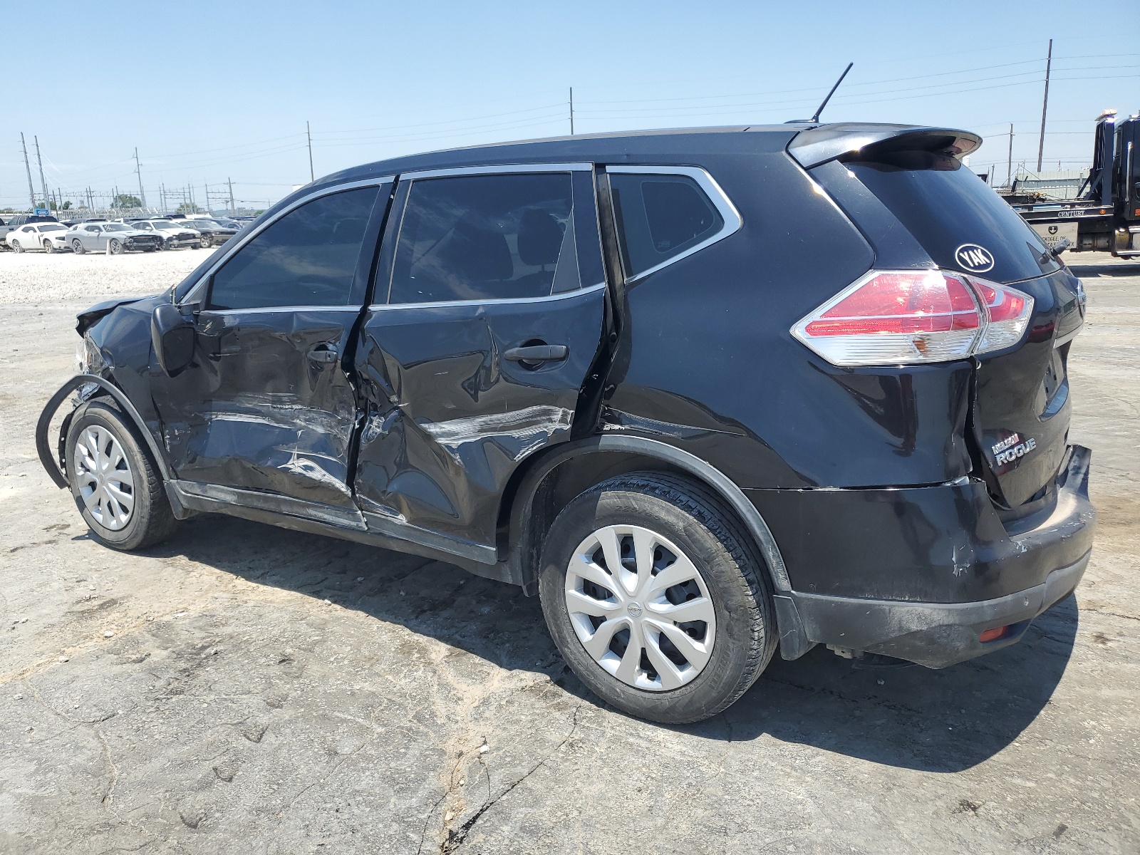 2016 Nissan Rogue S vin: KNMAT2MT5GP724974