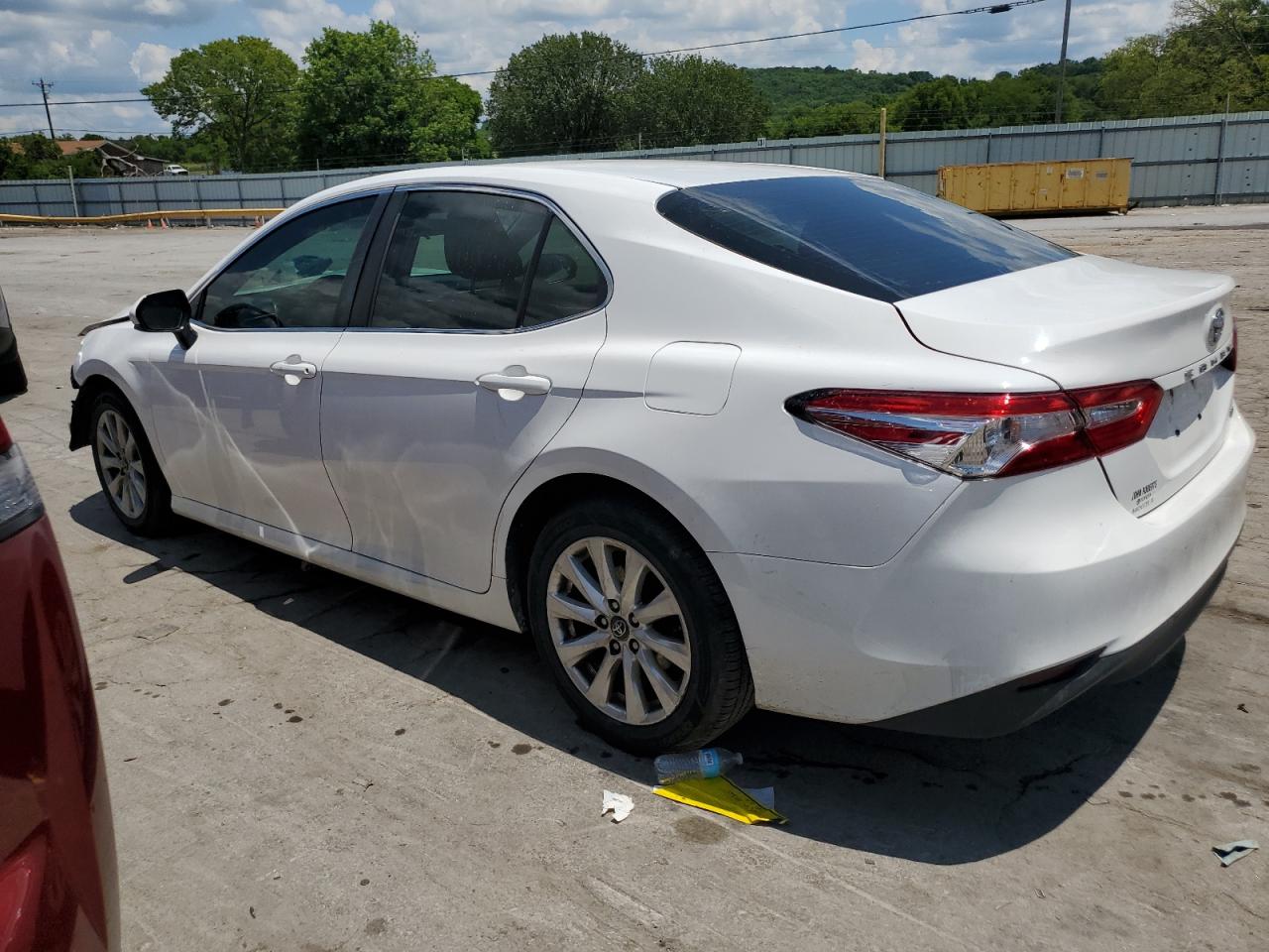 4T1B11HKXJU110898 2018 TOYOTA CAMRY - Image 2