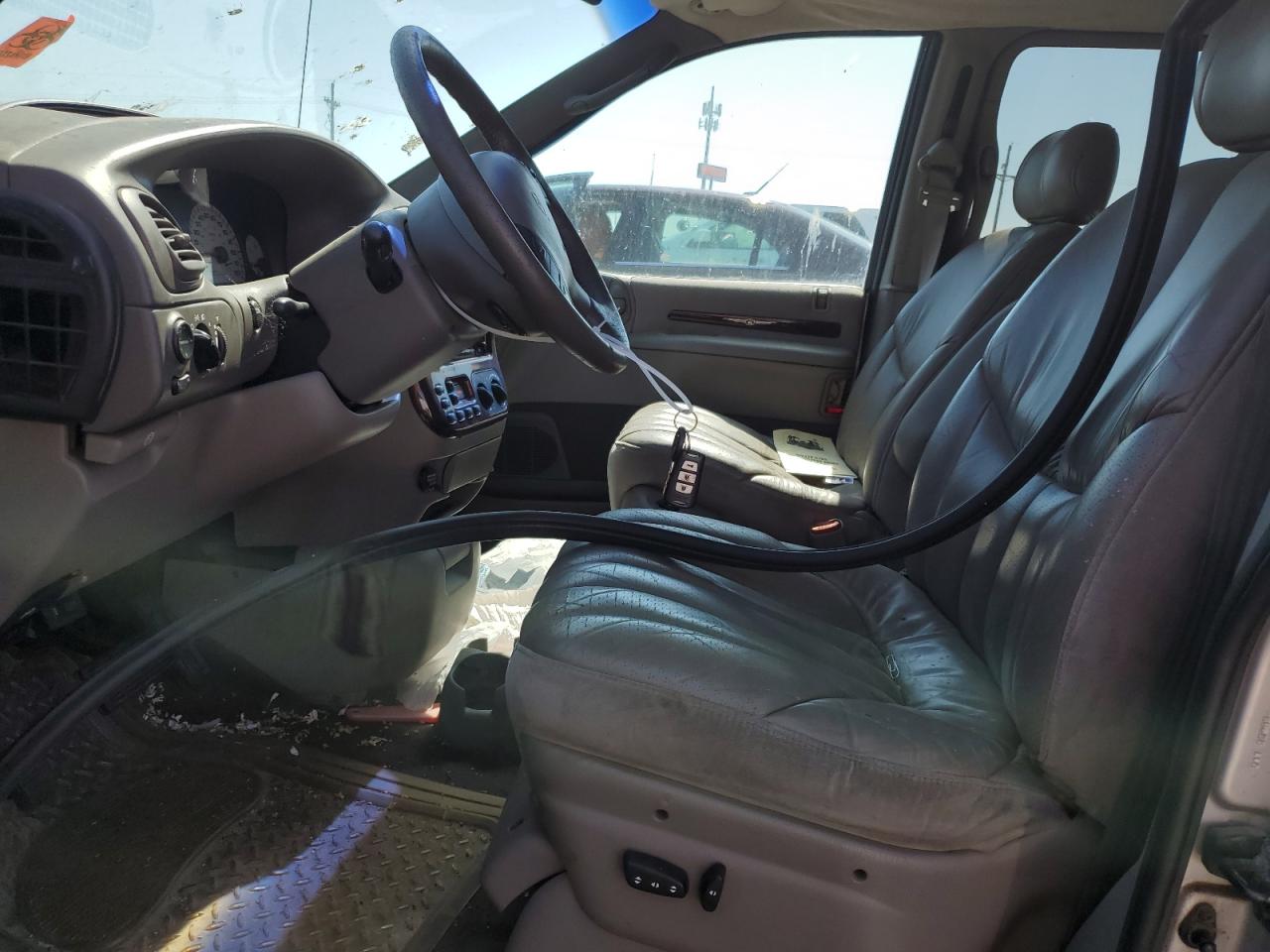 2000 Chrysler Town & Country Limited VIN: 1C4GP64LXYB545639 Lot: 58680984